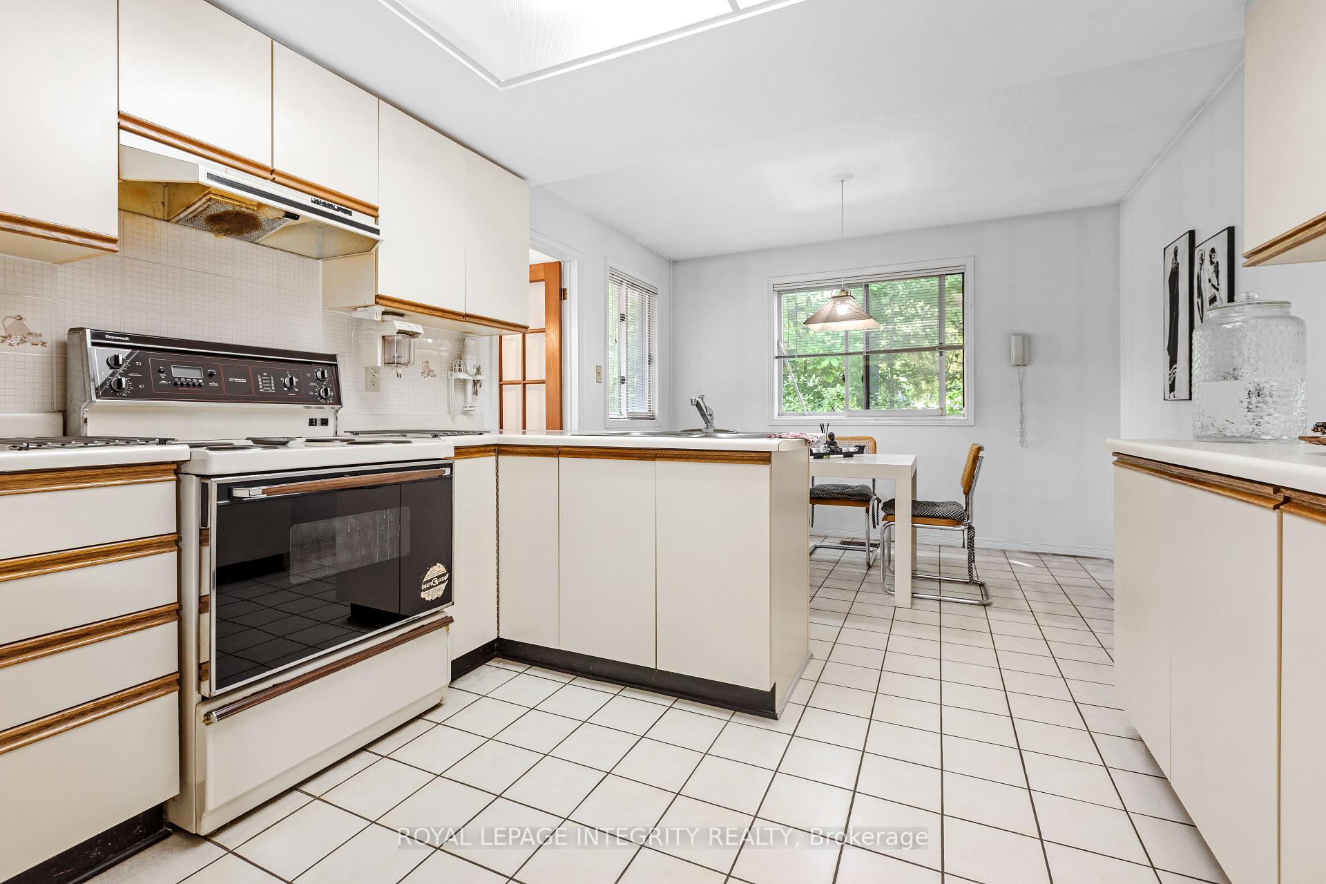 Photo 13 of 1702 Century Road, Ottawa, Manotick South to Roger Stevens — HOMEH