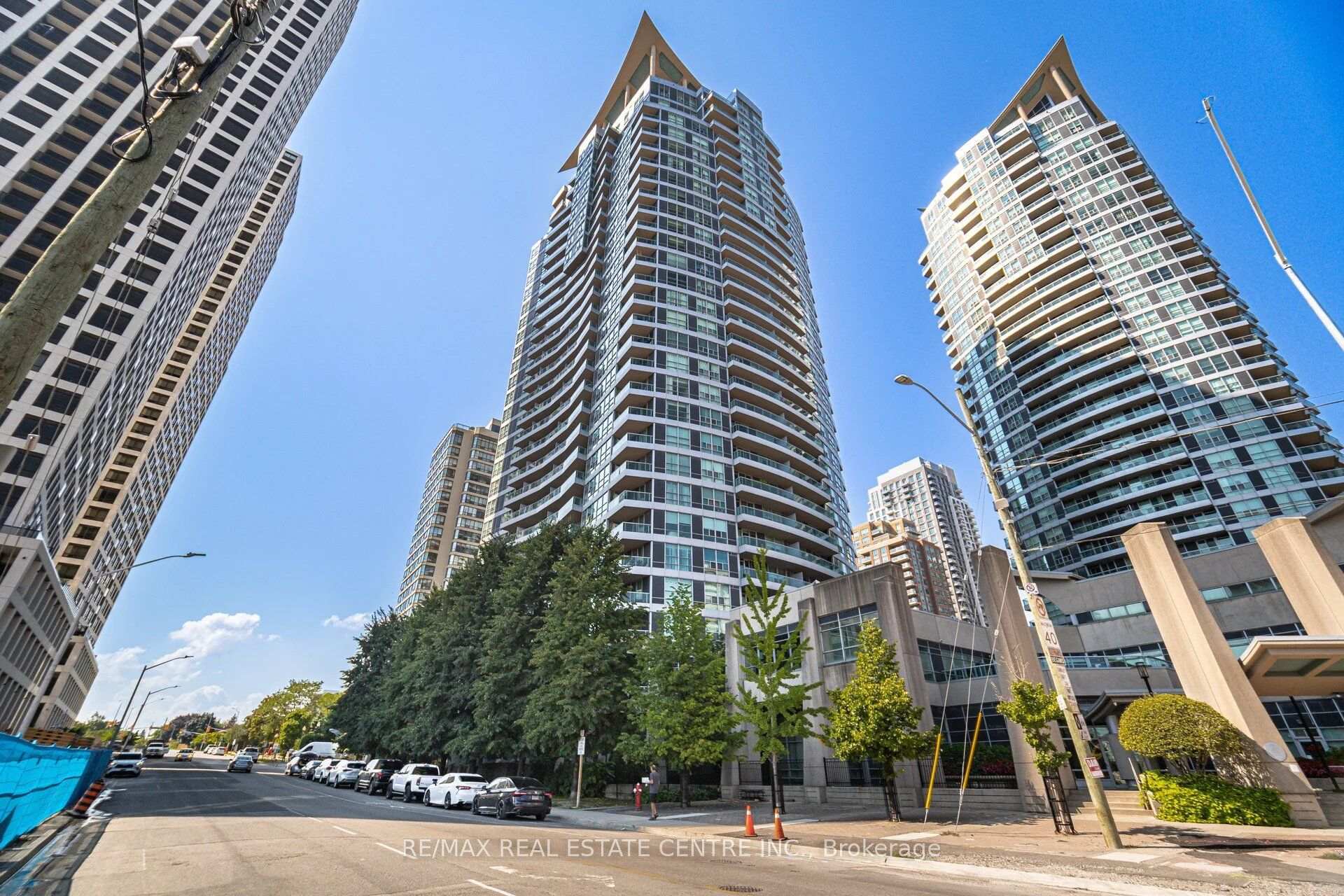 Photo 2 of Unit 1205, 33 Elm Drive, Mississauga, City Centre — HOMEH