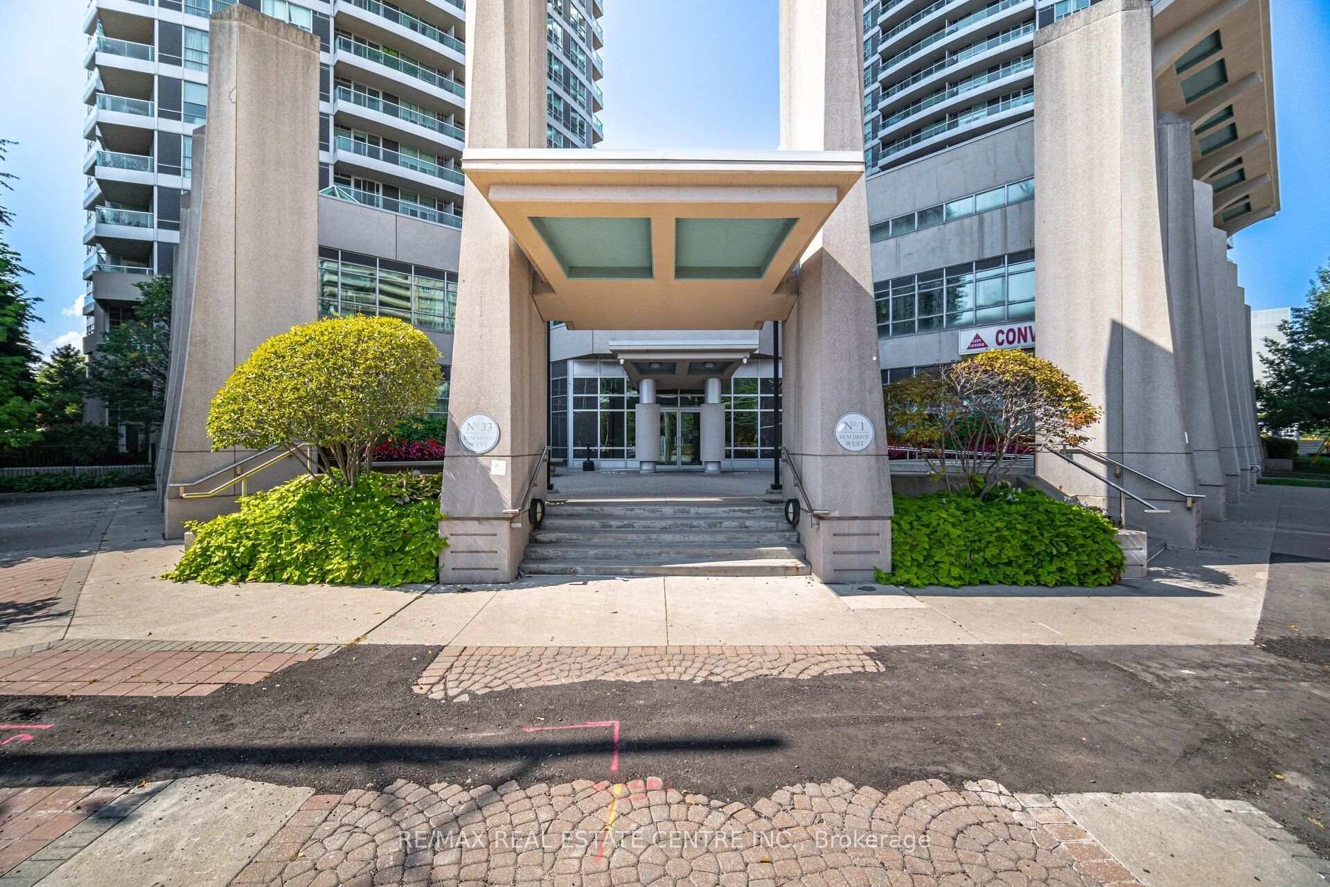 Photo 4 of Unit 1205, 33 Elm Drive, Mississauga, City Centre — HOMEH