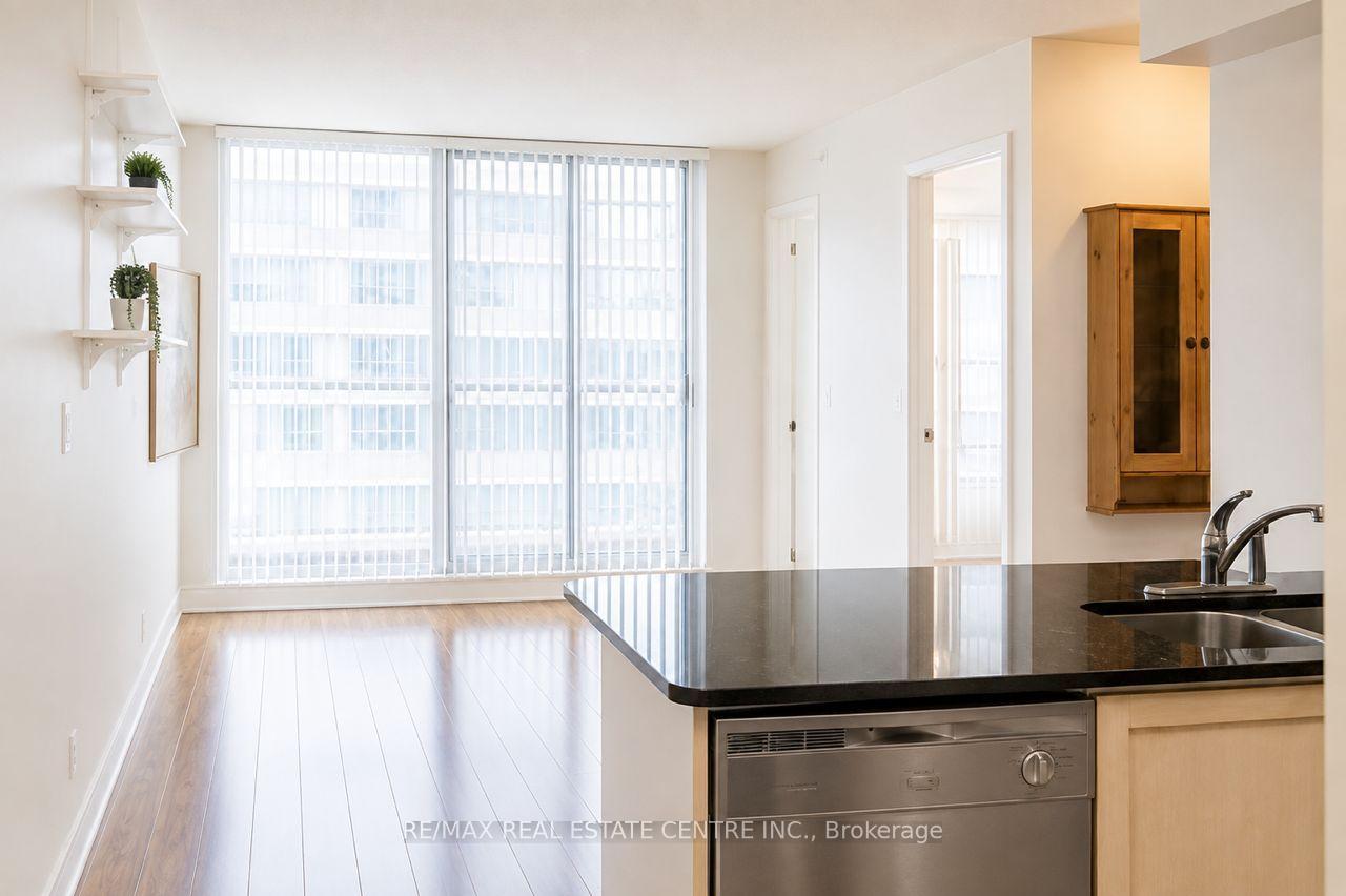Photo 7 of Unit 1205, 33 Elm Drive, Mississauga, City Centre — HOMEH