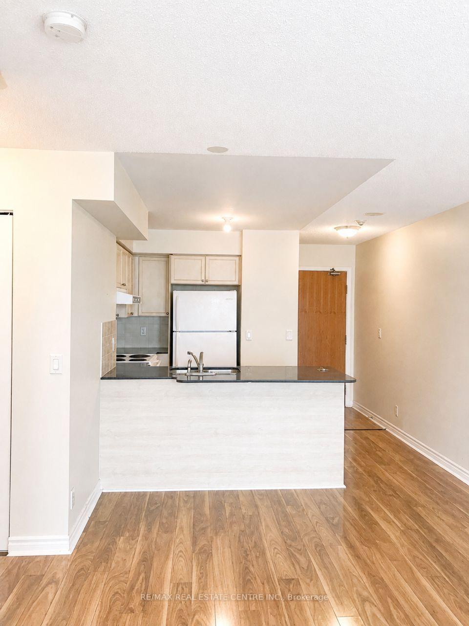 Photo 8 of Unit 1205, 33 Elm Drive, Mississauga, City Centre — HOMEH
