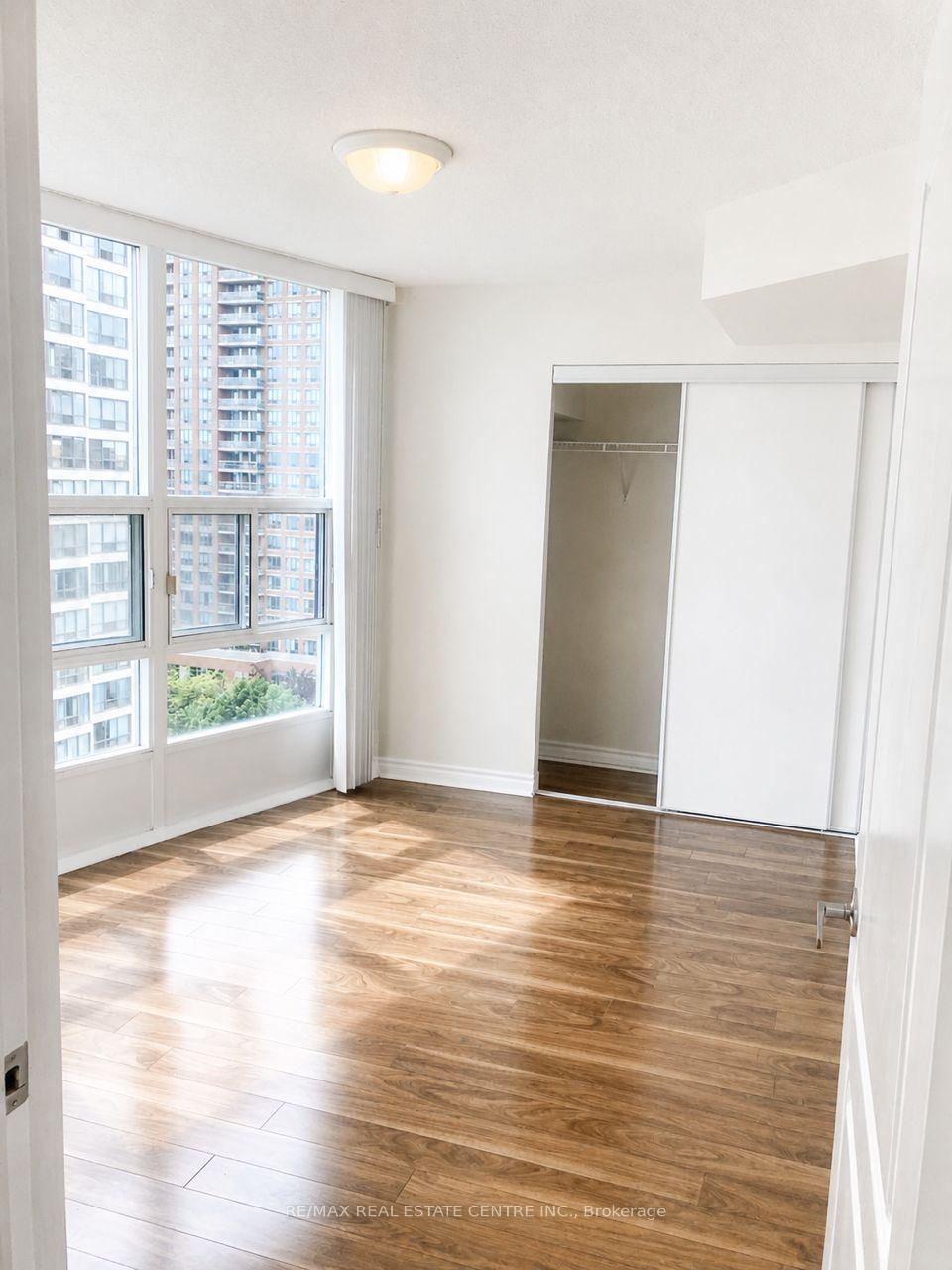Photo 9 of Unit 1205, 33 Elm Drive, Mississauga, City Centre — HOMEH