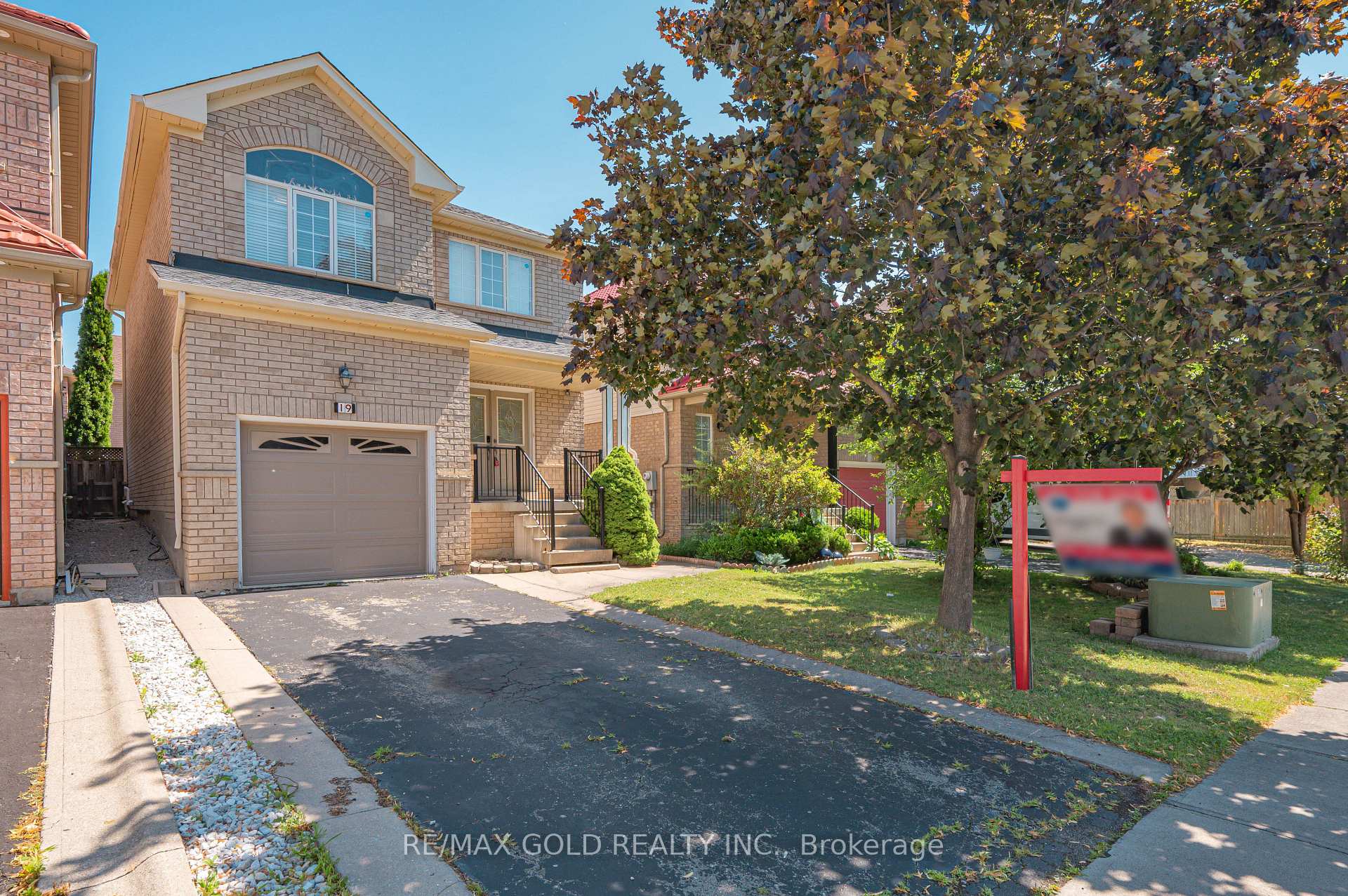 Photo 2 of 19 Florence Drive, Brampton, Fletcher's Meadow — HOMEH