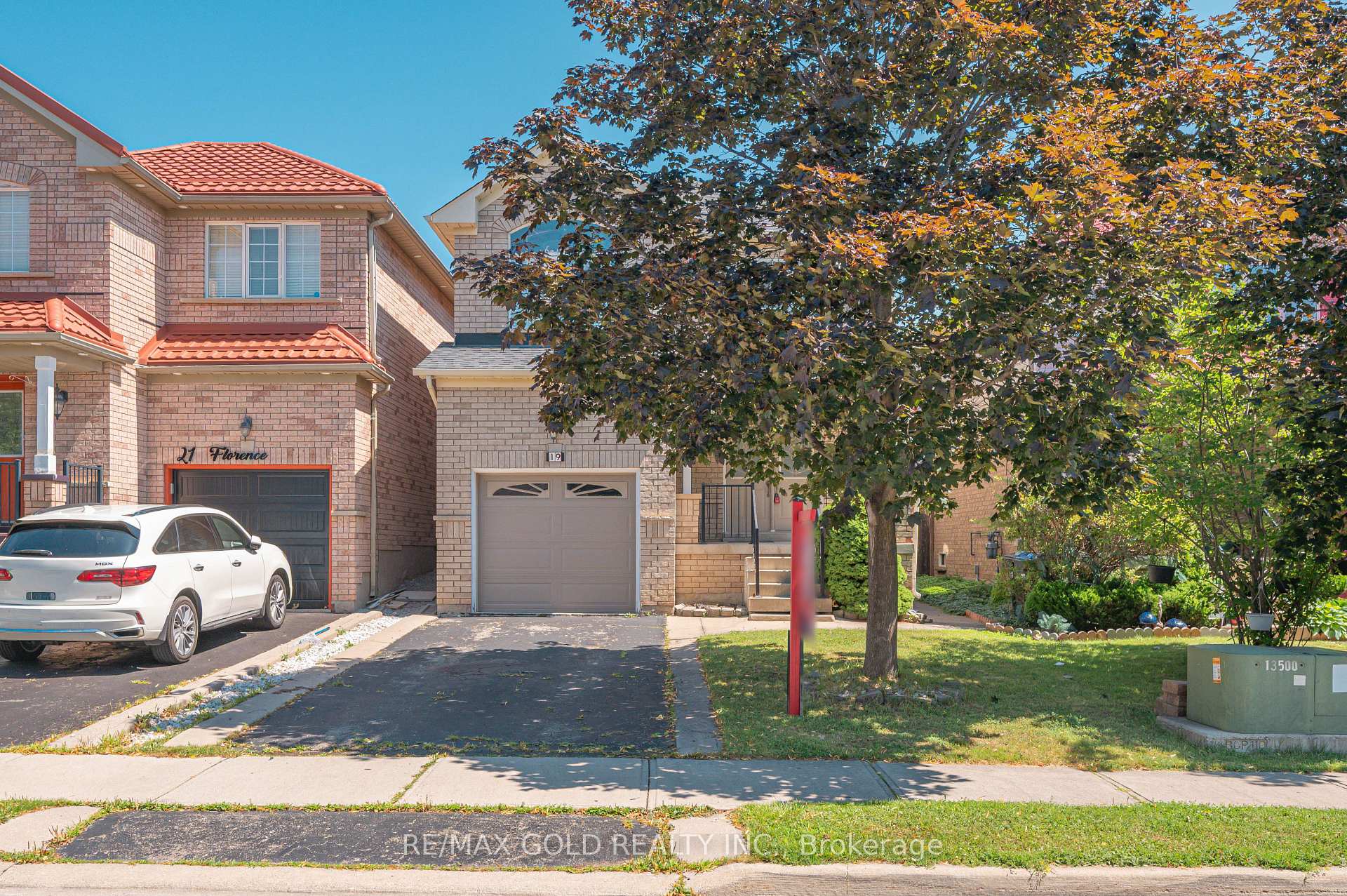 Photo 3 of 19 Florence Drive, Brampton, Fletcher's Meadow — HOMEH