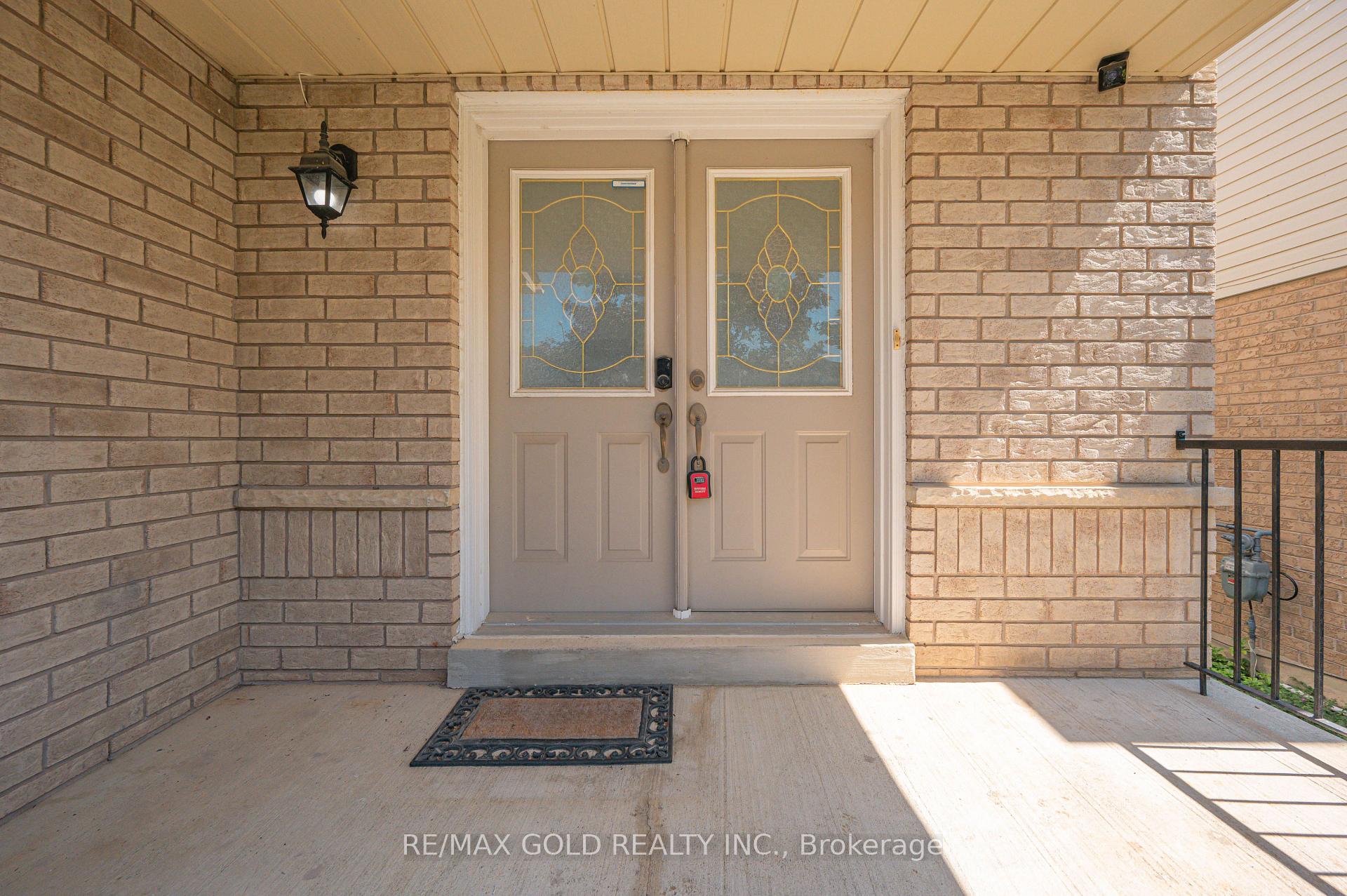 Photo 4 of 19 Florence Drive, Brampton, Fletcher's Meadow — HOMEH