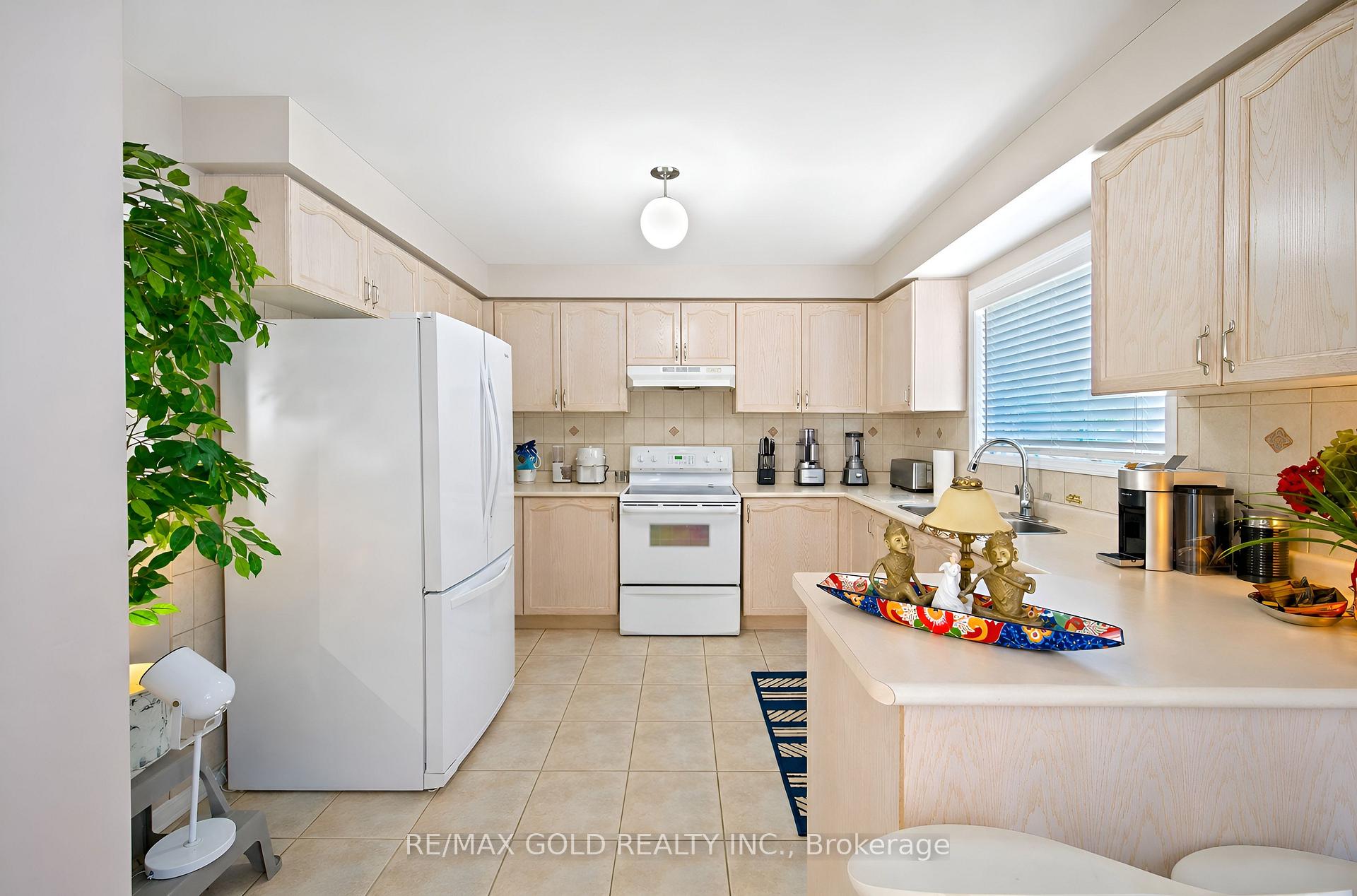 Photo 13 of 19 Florence Drive, Brampton, Fletcher's Meadow — HOMEH