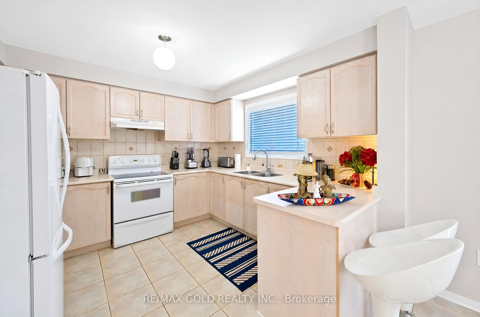 Photo 14 of 19 Florence Drive, Brampton, Fletcher's Meadow — HOMEH
