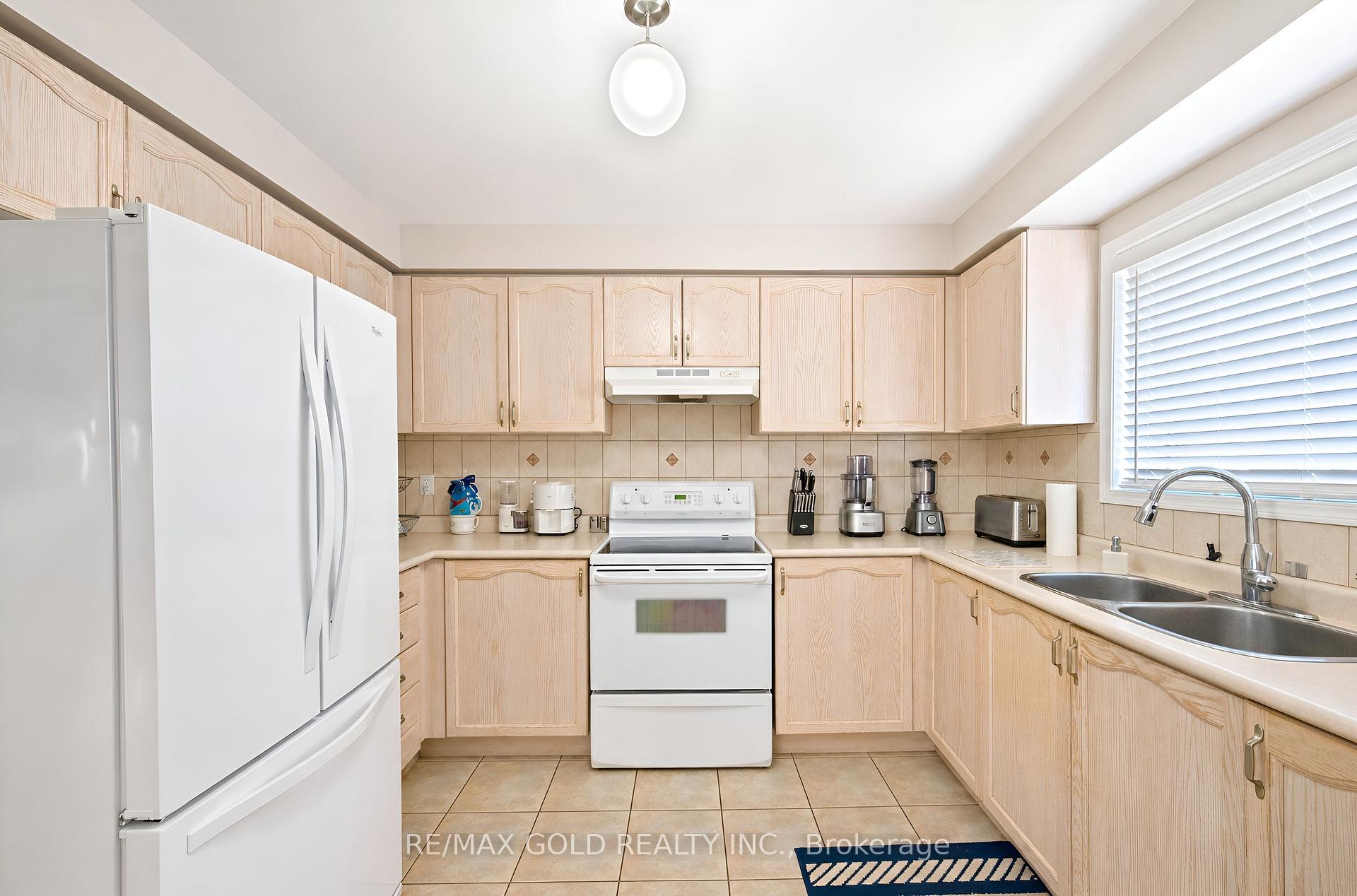 Photo 15 of 19 Florence Drive, Brampton, Fletcher's Meadow — HOMEH