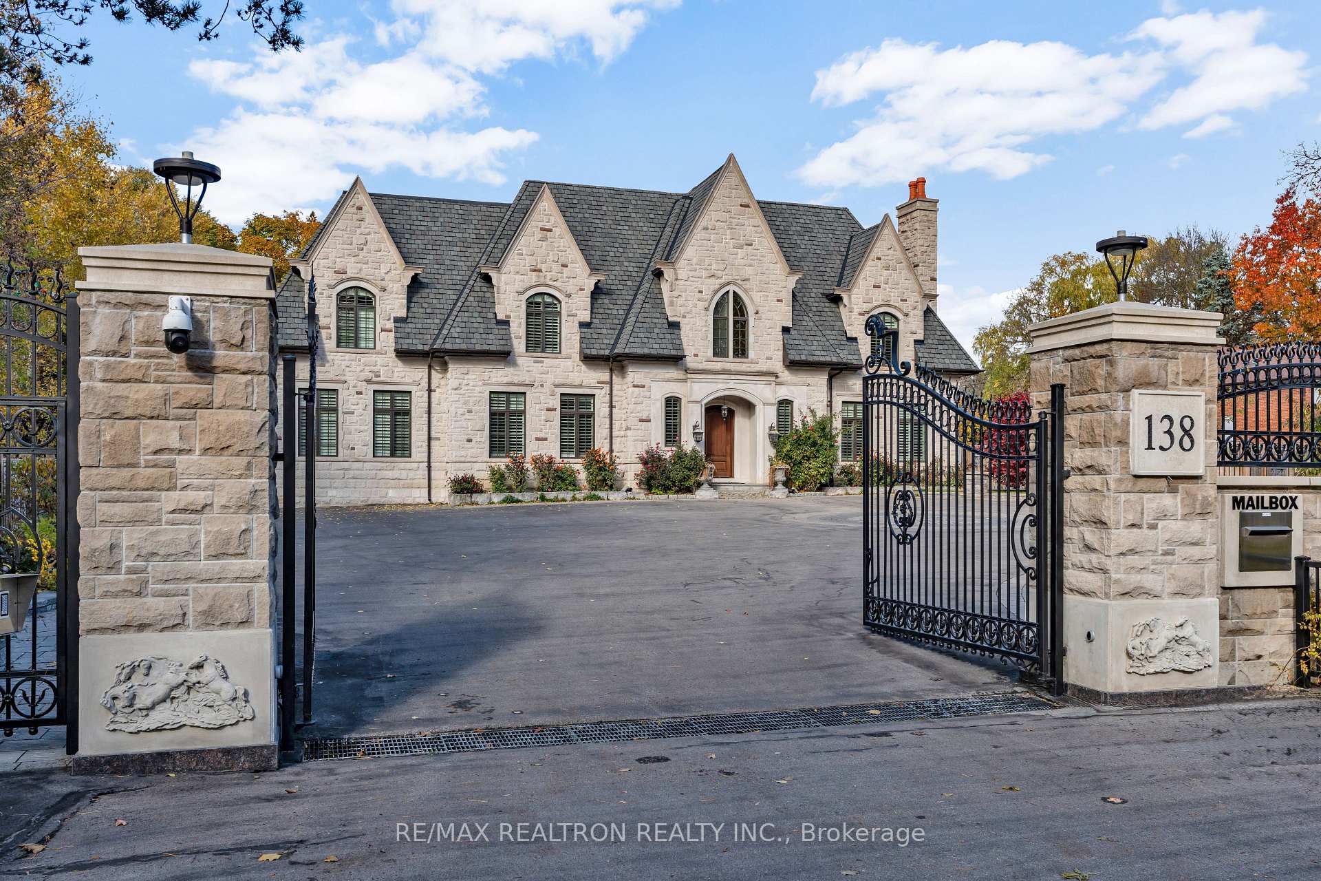 Photo 8 of 138 Centre Street, Vaughan, Uplands — HOMEH