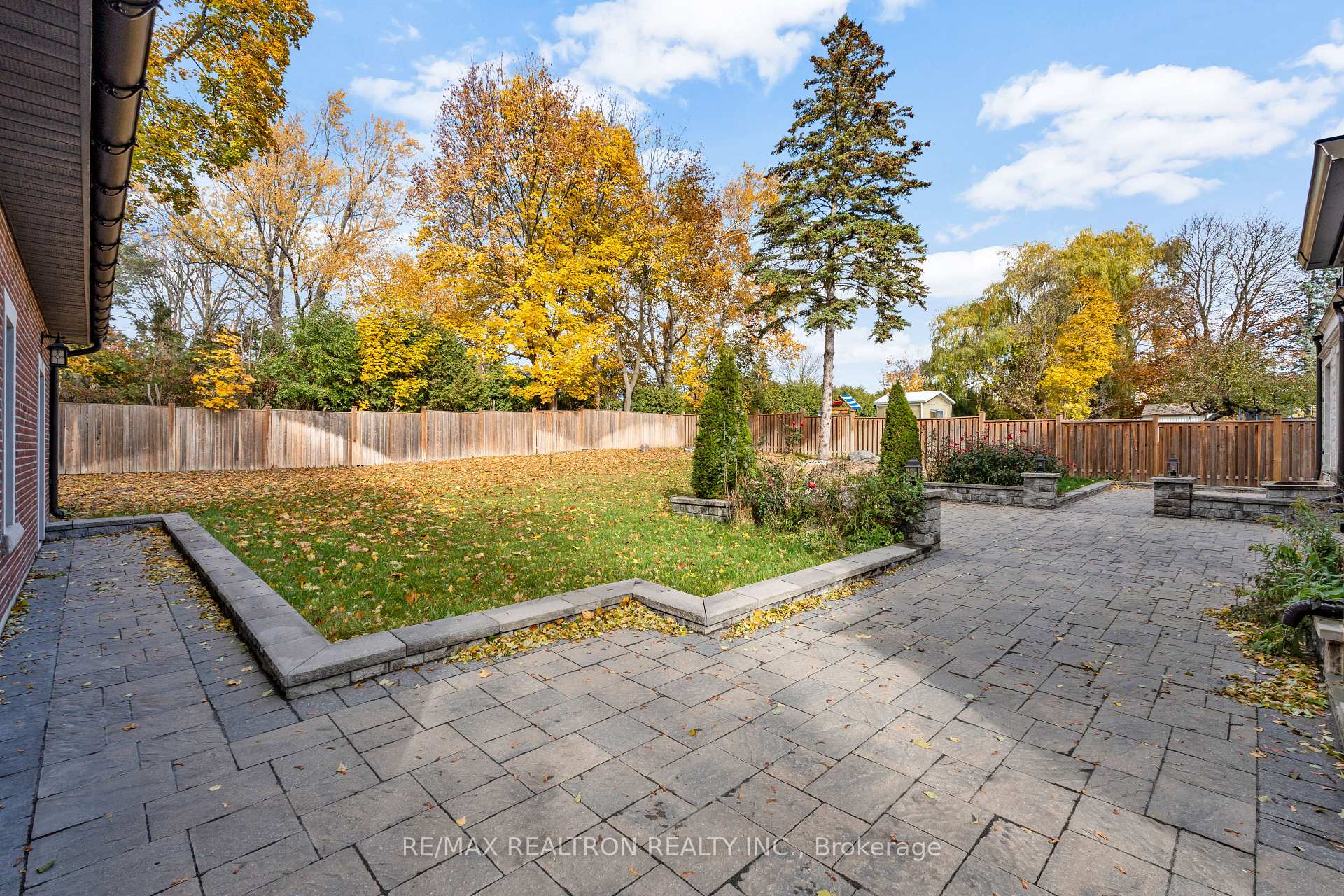 Photo 9 of 138 Centre Street, Vaughan, Uplands — HOMEH