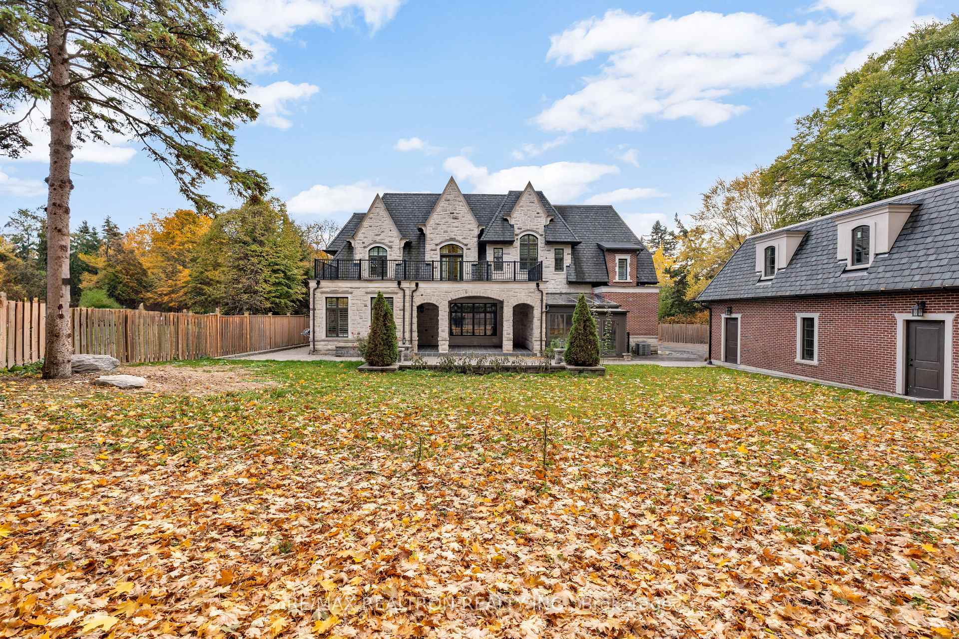 Photo 11 of 138 Centre Street, Vaughan, Uplands — HOMEH
