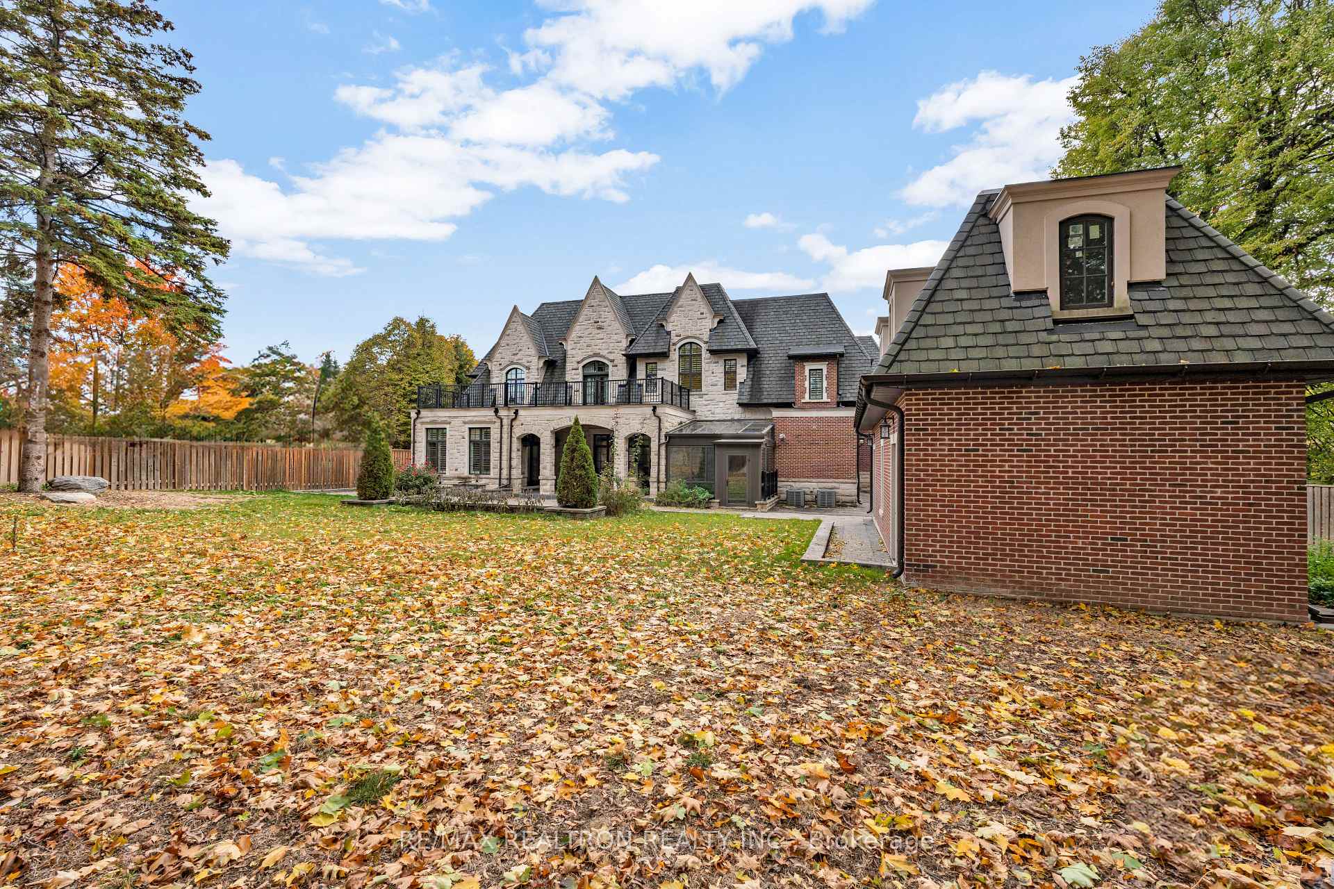 Photo 12 of 138 Centre Street, Vaughan, Uplands — HOMEH