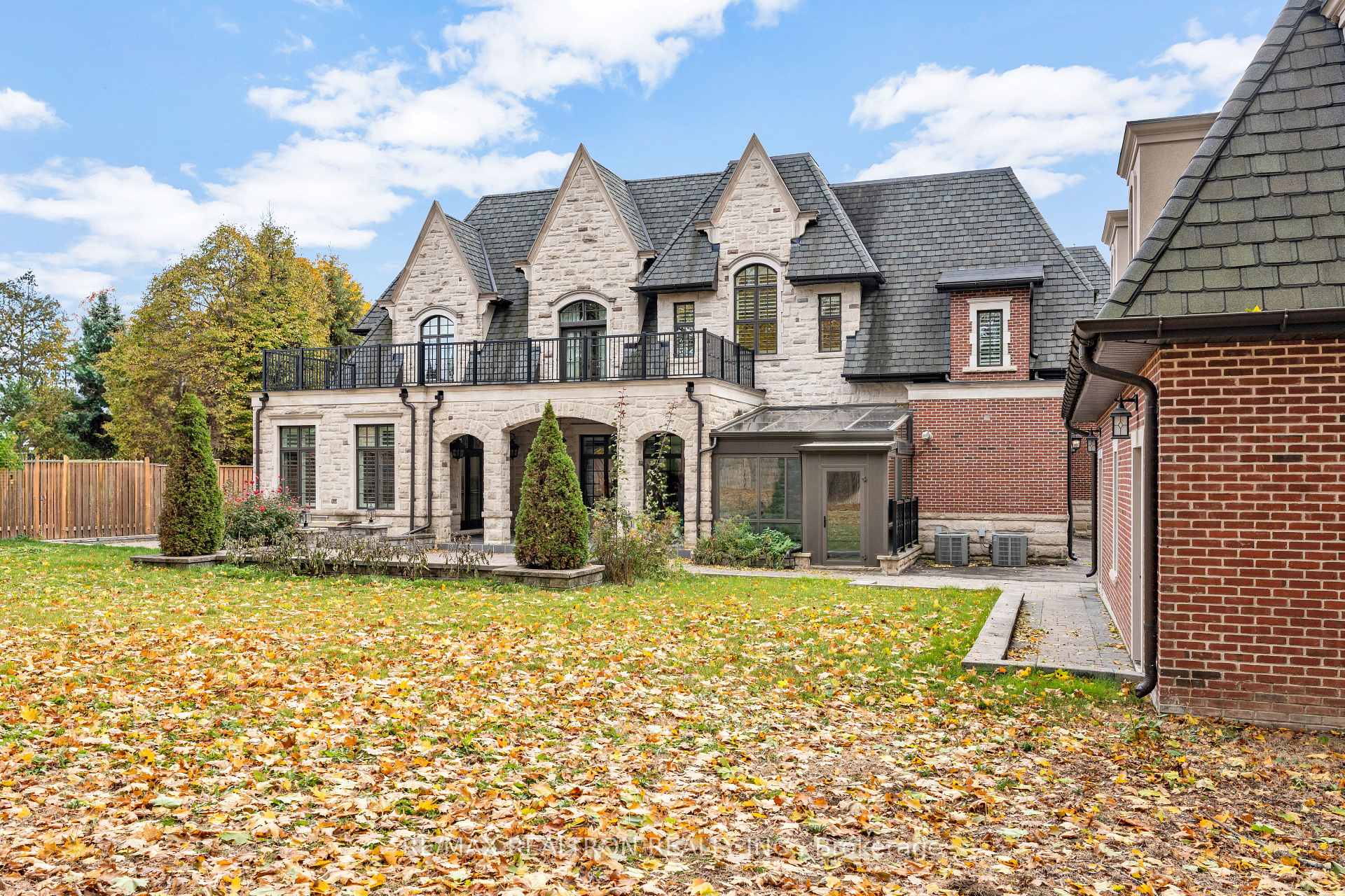 Photo 13 of 138 Centre Street, Vaughan, Uplands — HOMEH