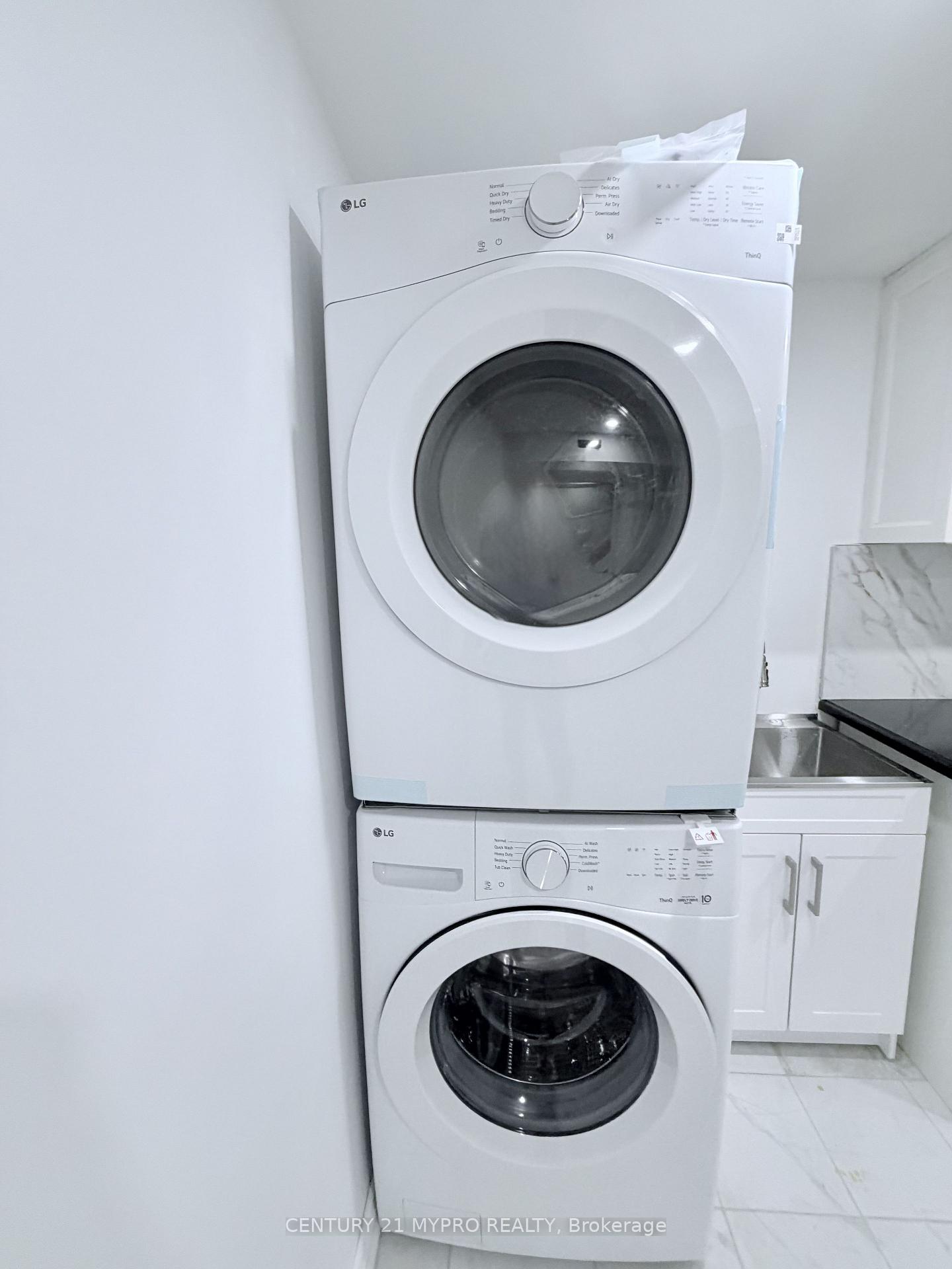 Photo 6 of Unit Lower, 35 Forest Park Crescent, Markham, Royal Orchard — HOMEH