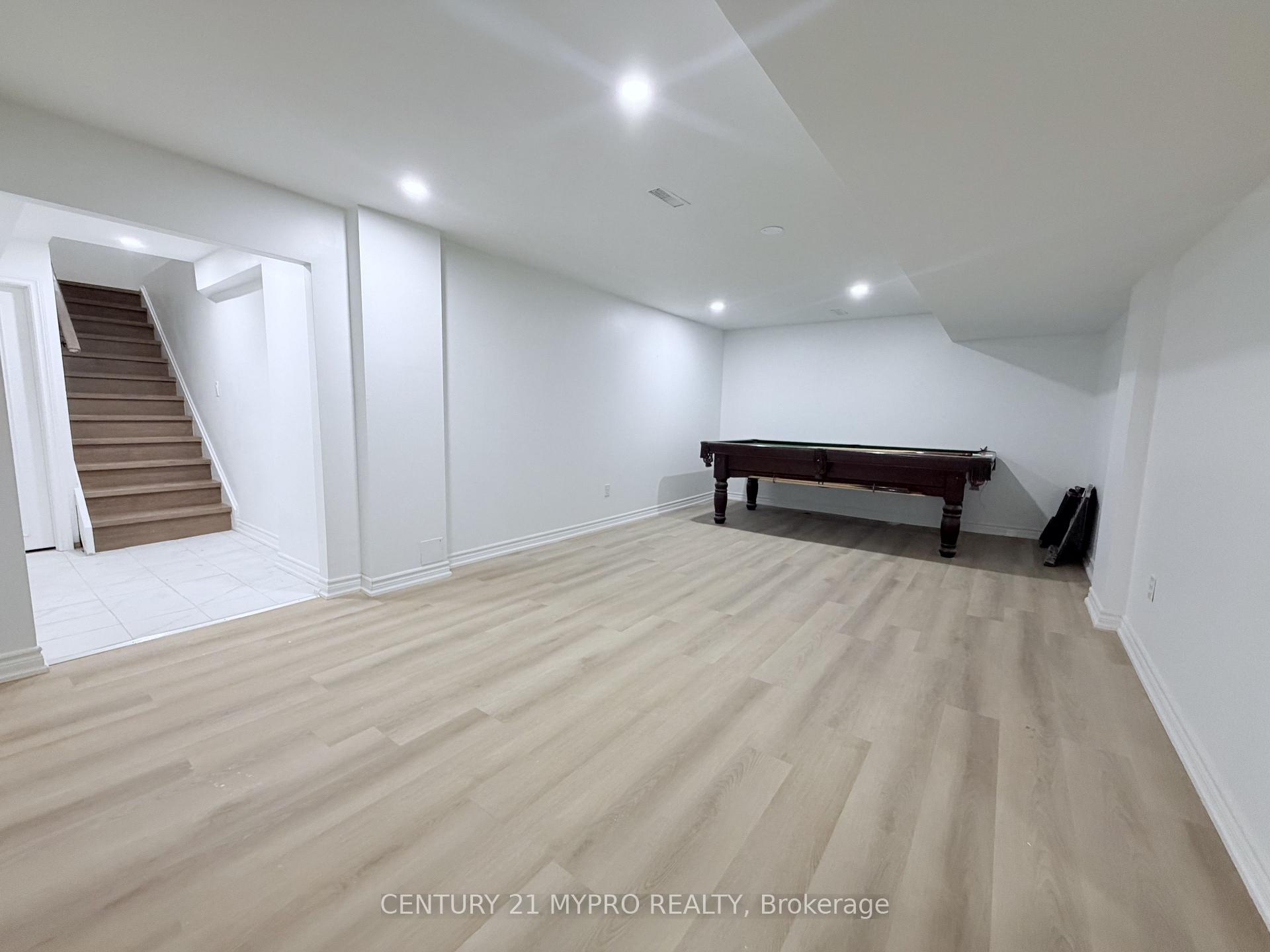 Photo 7 of Unit Lower, 35 Forest Park Crescent, Markham, Royal Orchard — HOMEH