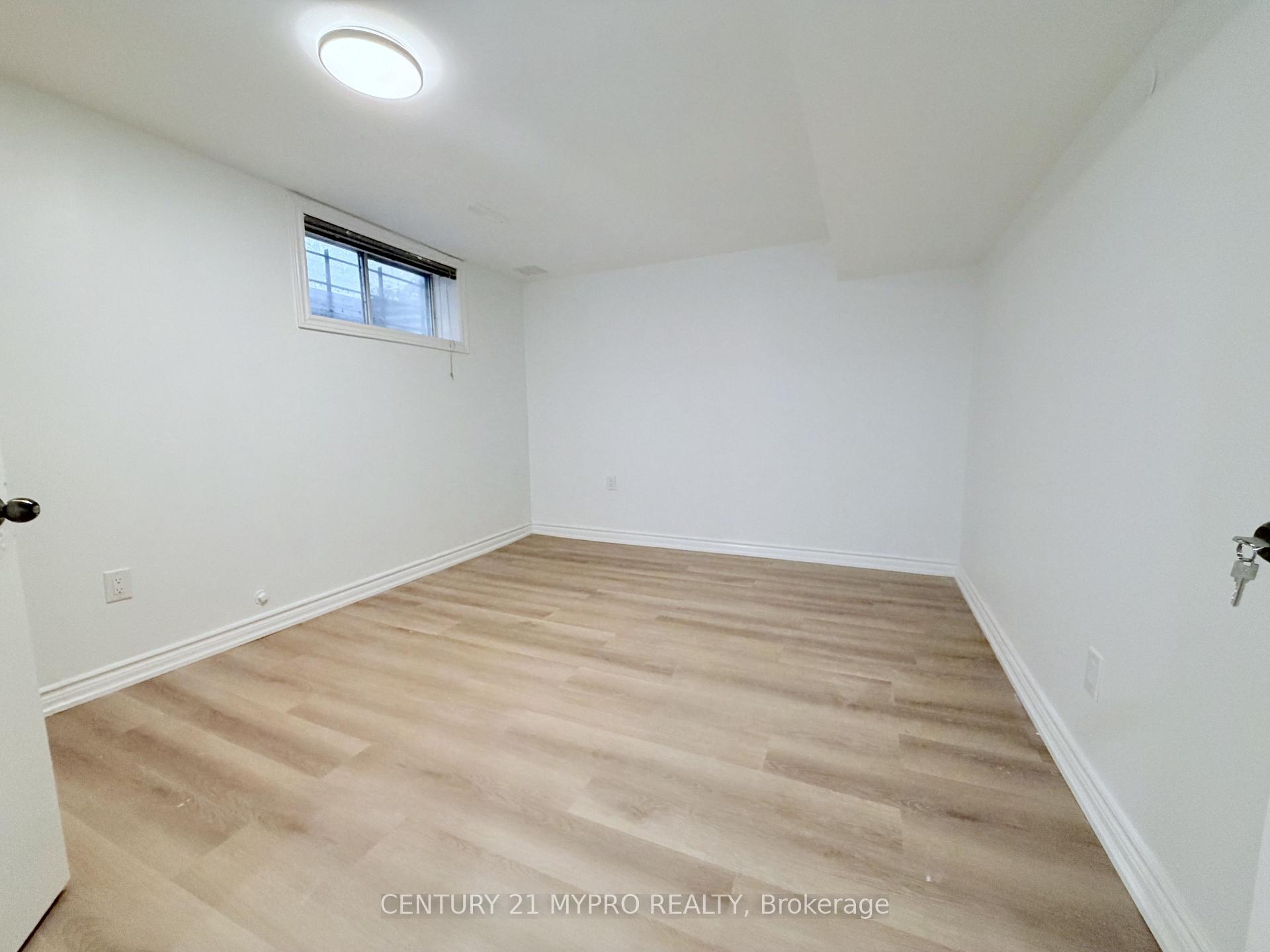 Photo 11 of Unit Lower, 35 Forest Park Crescent, Markham, Royal Orchard — HOMEH