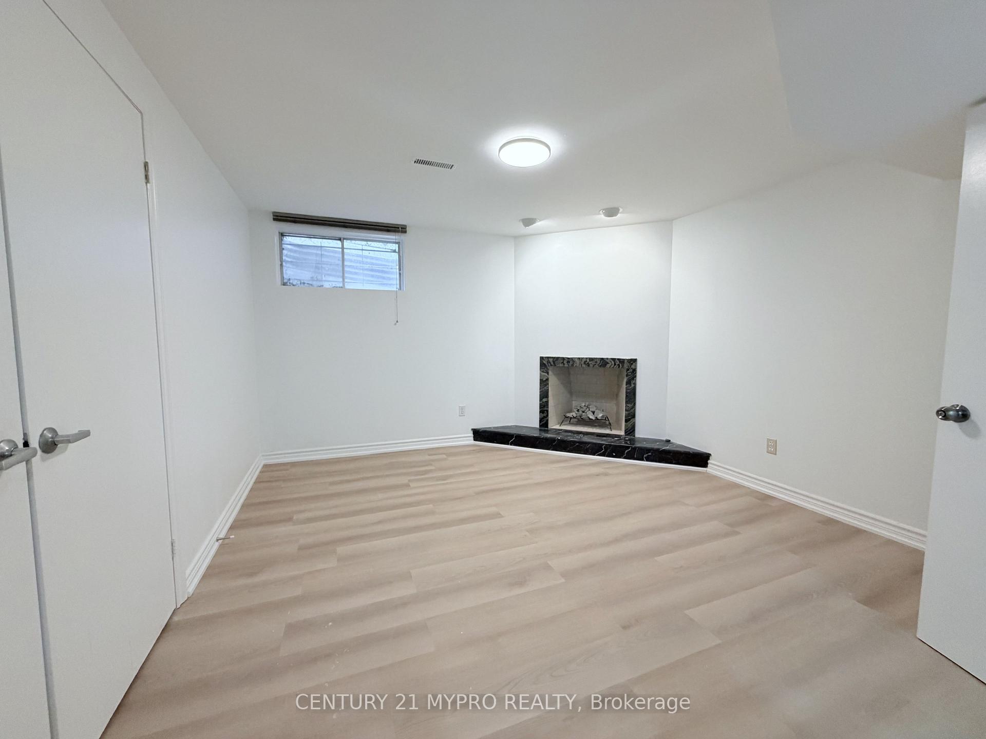 Photo 16 of Unit Lower, 35 Forest Park Crescent, Markham, Royal Orchard — HOMEH