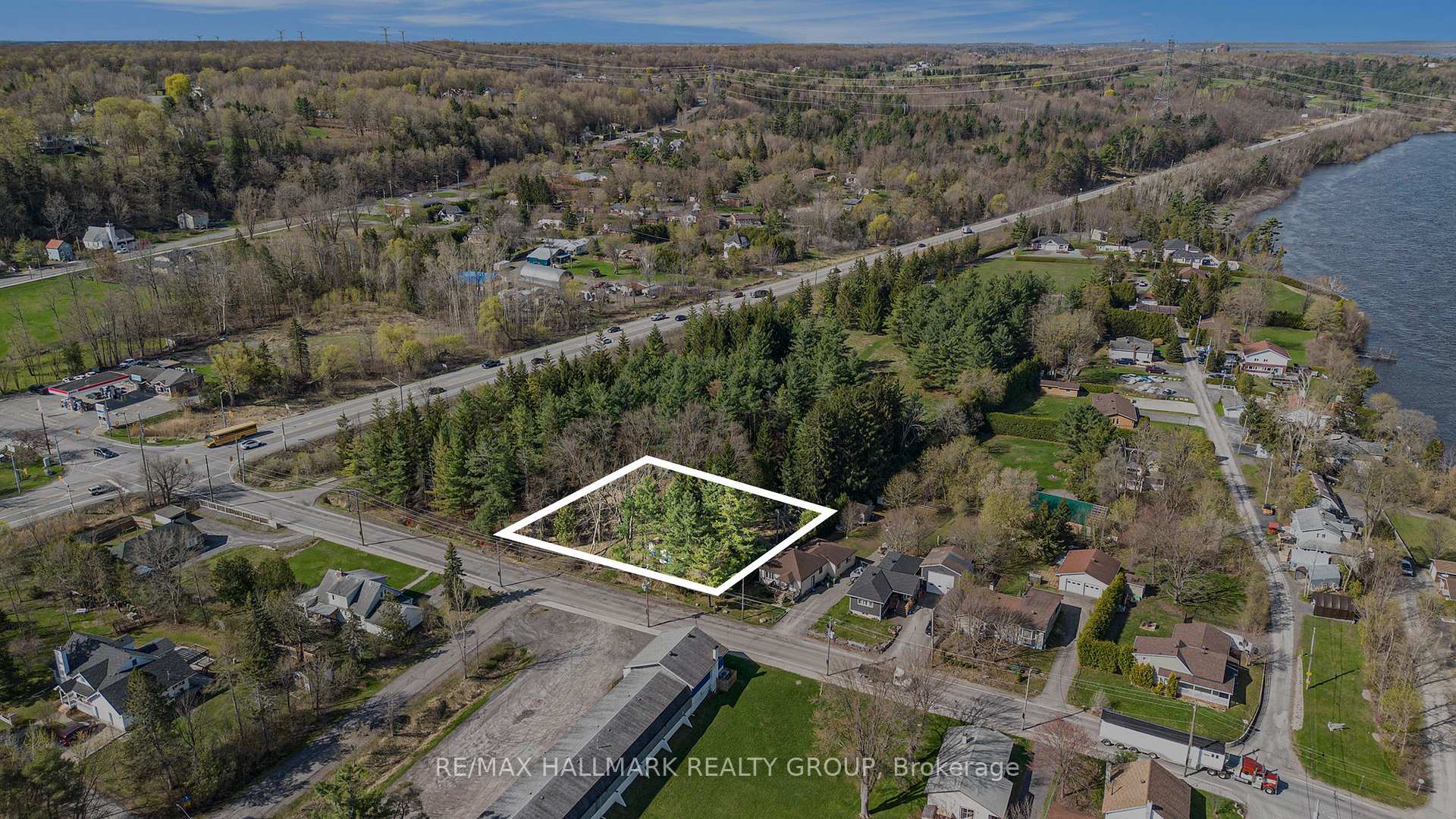 Photo 2 of 942 Cameron Street, Ottawa, Cumberland Village — HOMEH