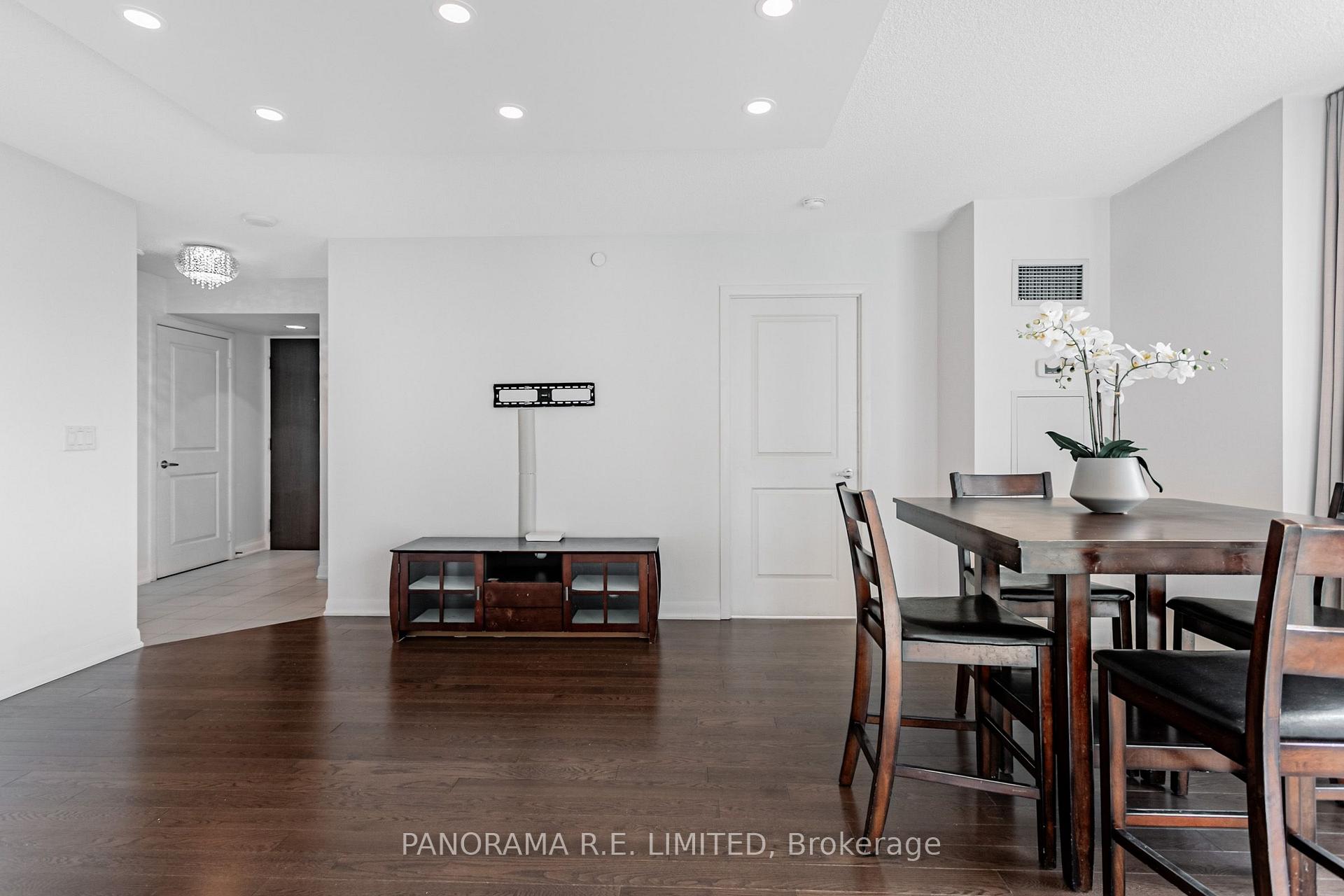 Photo 7 of Unit 810, 205 Sherway Gardens Road, Etobicoke, Islington-City Centre West — HOMEH