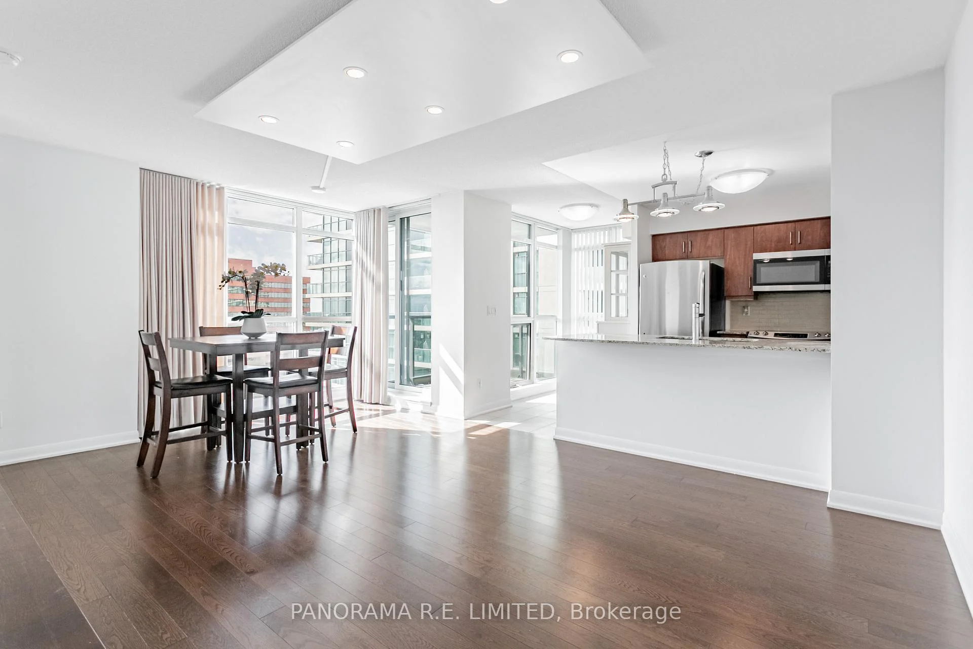 Photo 2 of Unit 810, 205 Sherway Gardens Road, Etobicoke, Islington-City Centre West — HOMEH