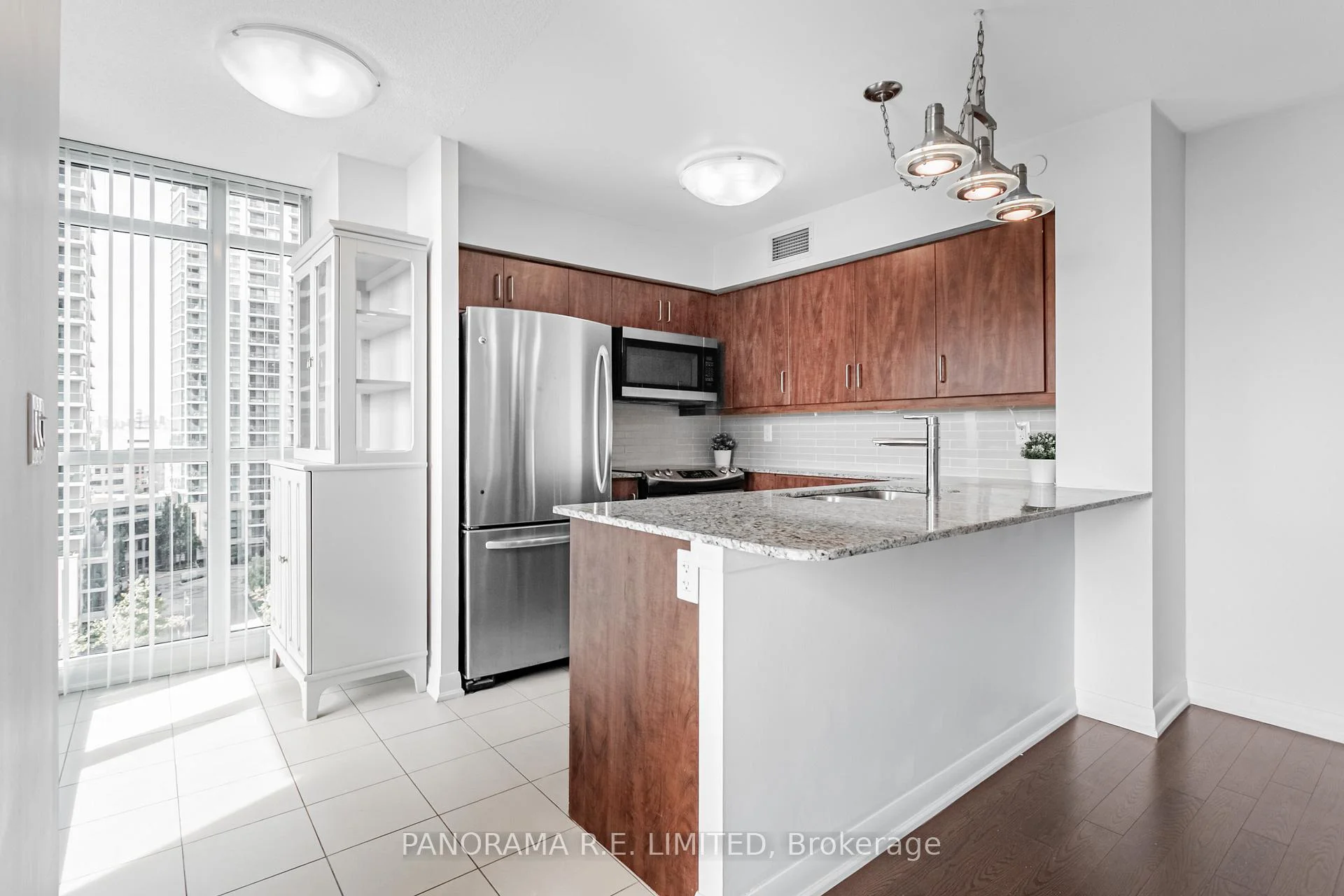 Photo 10 of Unit 810, 205 Sherway Gardens Road, Etobicoke, Islington-City Centre West — HOMEH