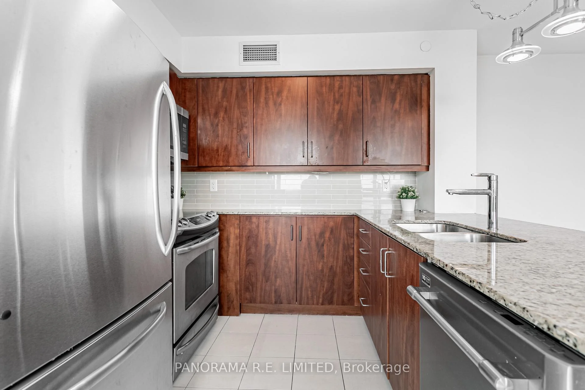 Photo 12 of Unit 810, 205 Sherway Gardens Road, Etobicoke, Islington-City Centre West — HOMEH