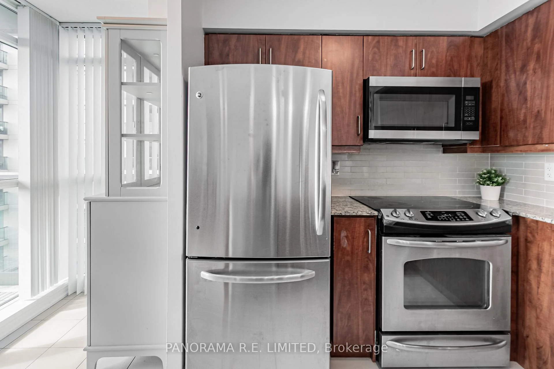 Photo 13 of Unit 810, 205 Sherway Gardens Road, Etobicoke, Islington-City Centre West — HOMEH
