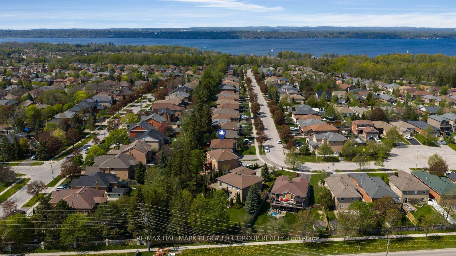 Photo 2 of 42 Kell Place, Barrie, Bayshore — HOMEH
