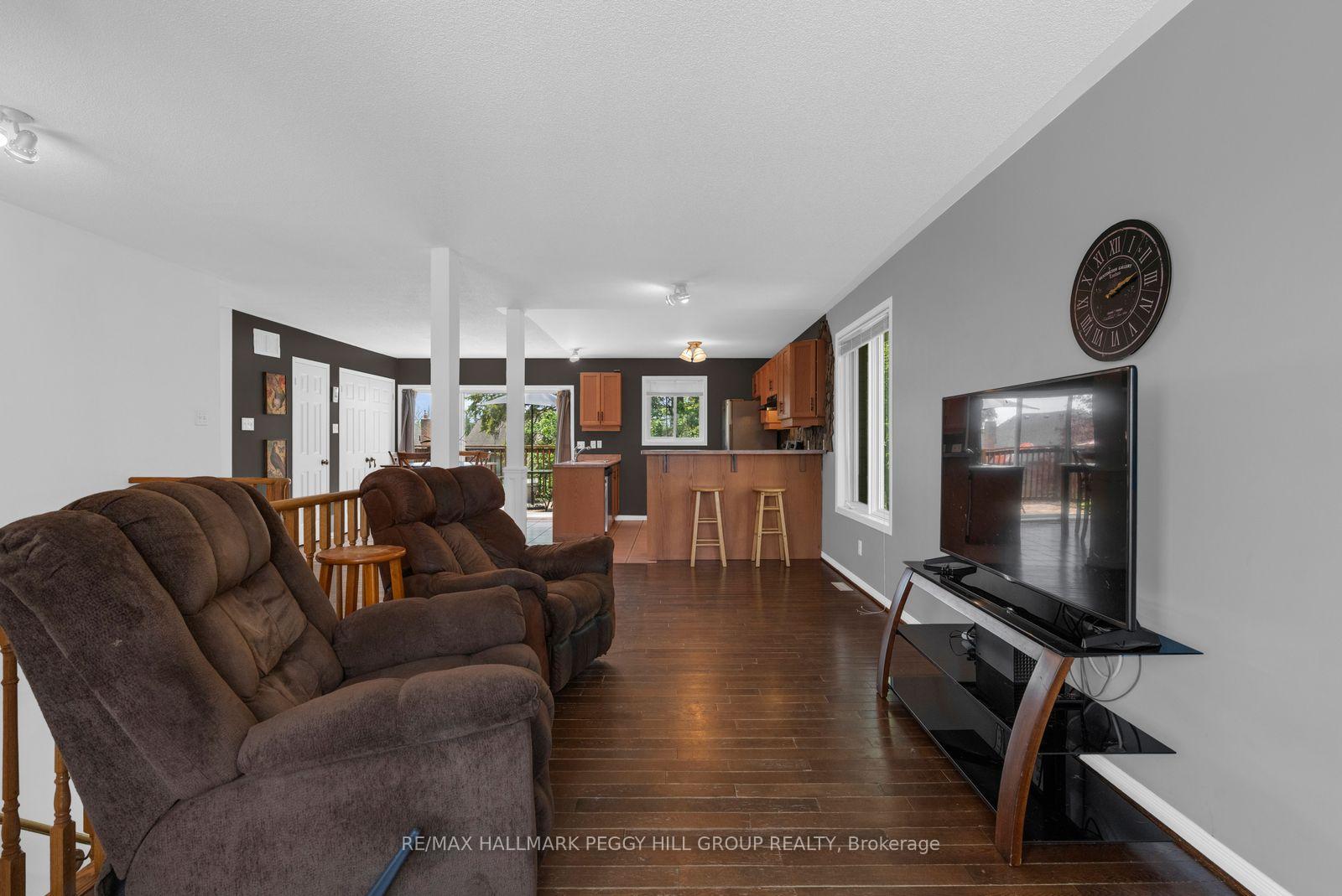 Photo 4 of 42 Kell Place, Barrie, Bayshore — HOMEH
