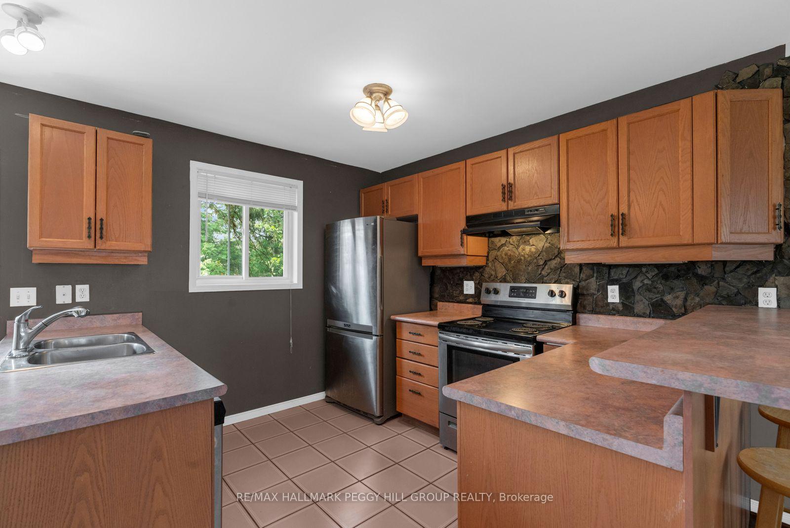 Photo 5 of 42 Kell Place, Barrie, Bayshore — HOMEH