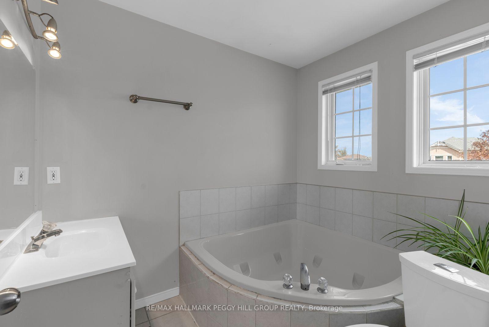 Photo 8 of 42 Kell Place, Barrie, Bayshore — HOMEH