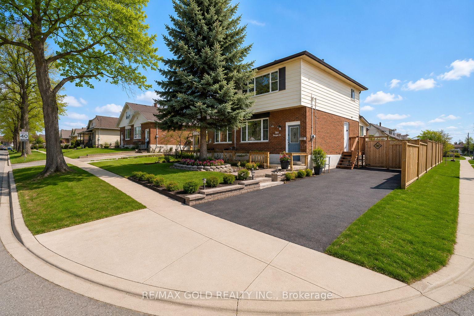 Photo 2 of 784 Douglas Street, Oshawa, Lakeview — HOMEH