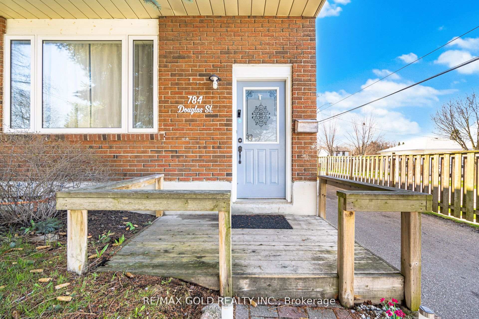 Photo 4 of 784 Douglas Street, Oshawa, Lakeview — HOMEH