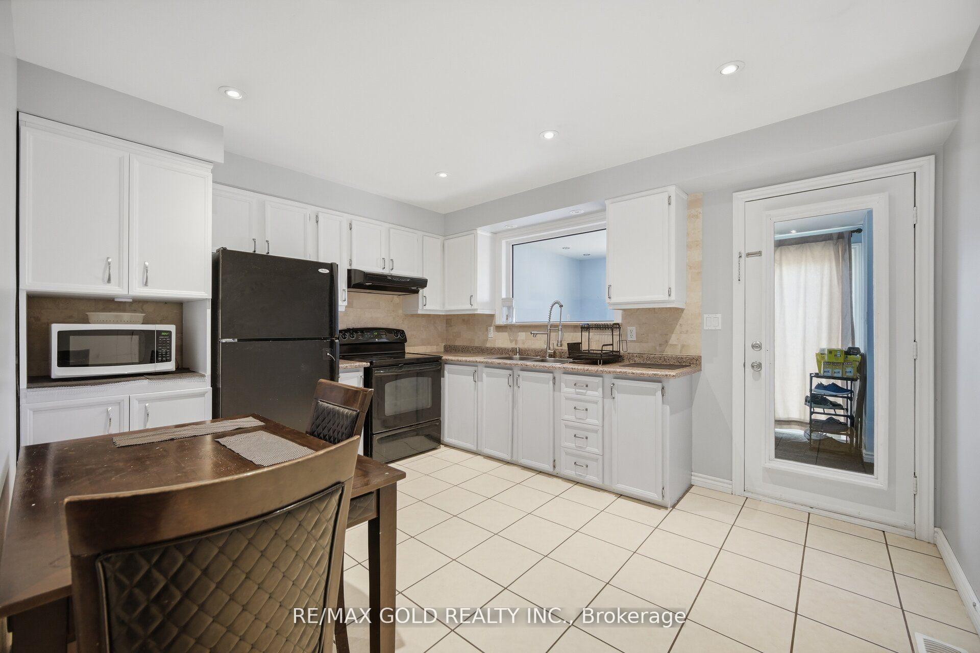 Photo 10 of 784 Douglas Street, Oshawa, Lakeview — HOMEH