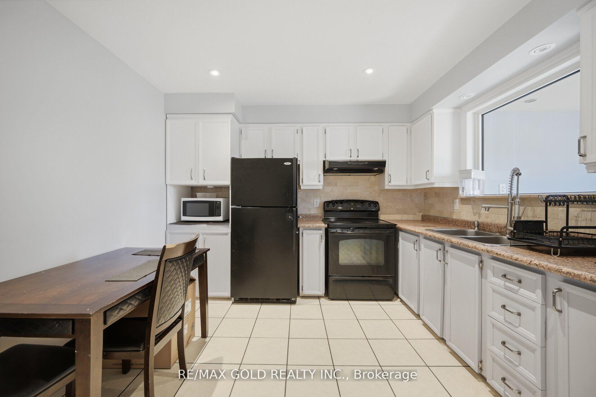 Photo 11 of 784 Douglas Street, Oshawa, Lakeview — HOMEH