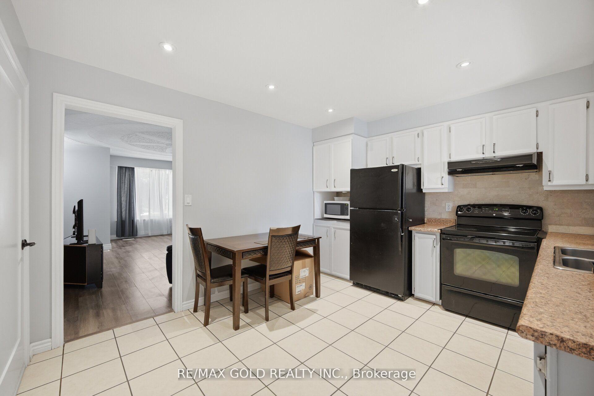 Photo 13 of 784 Douglas Street, Oshawa, Lakeview — HOMEH