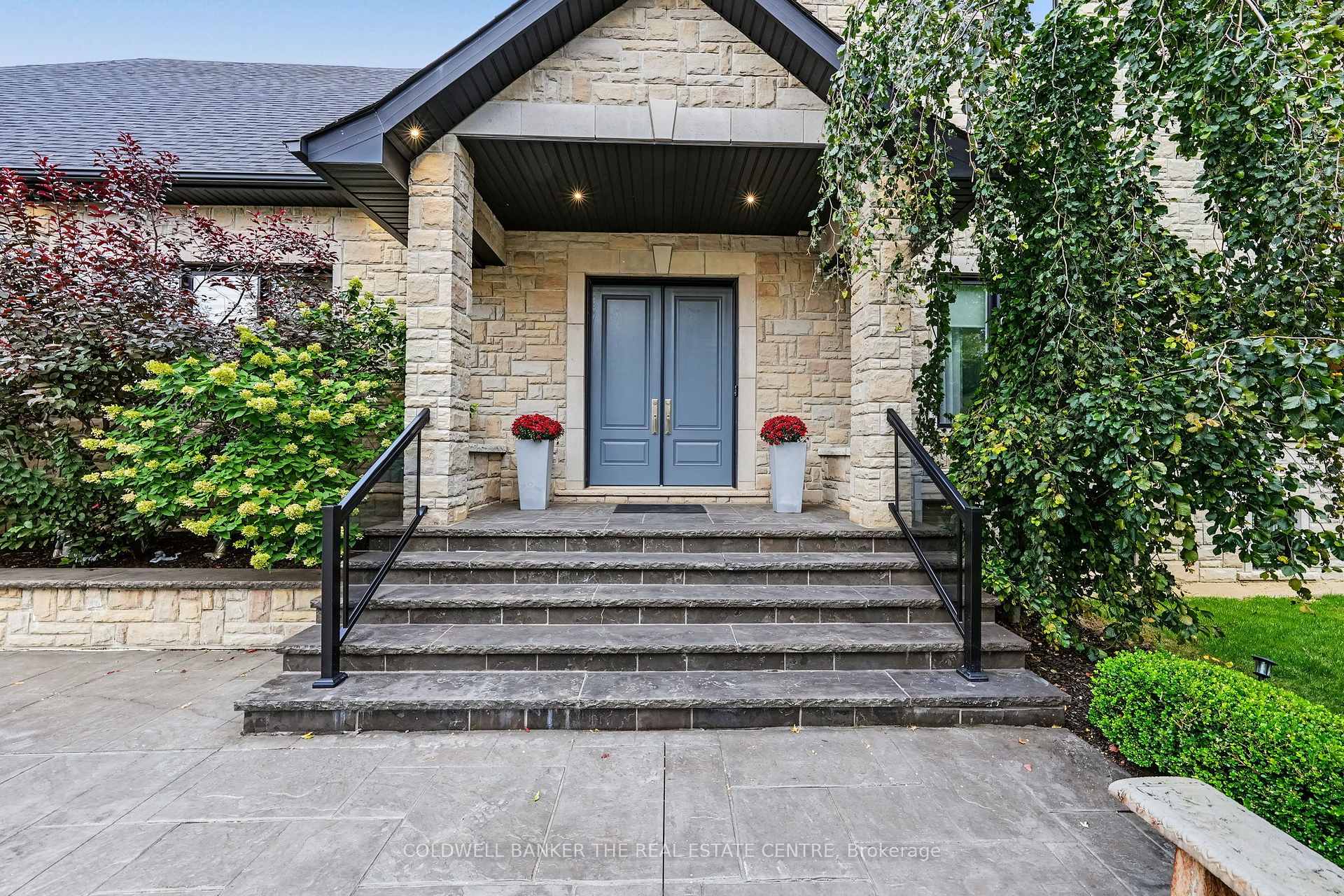 Photo 3 of 43 Wellington Street, King, Nobleton — HOMEH