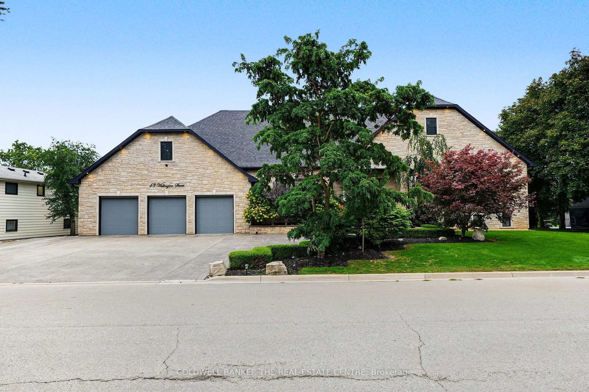 Photo 4 of 43 Wellington Street, King, Nobleton — HOMEH