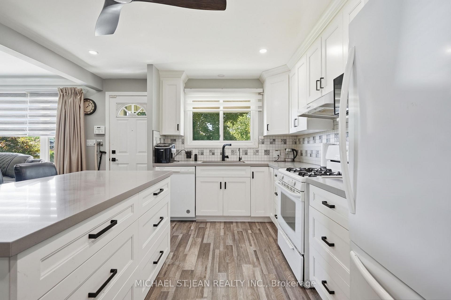 Photo 8 of 287 Santone Avenue, Welland, Broadway — HOMEH
