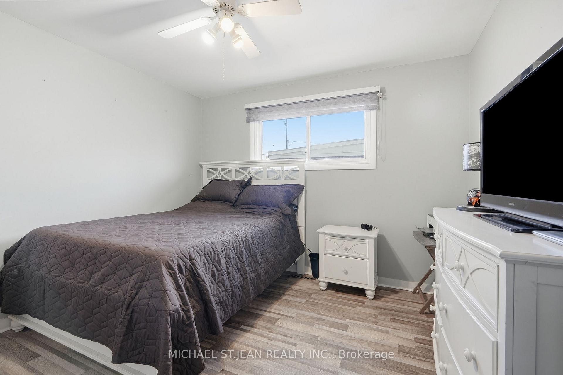 Photo 10 of 287 Santone Avenue, Welland, Broadway — HOMEH