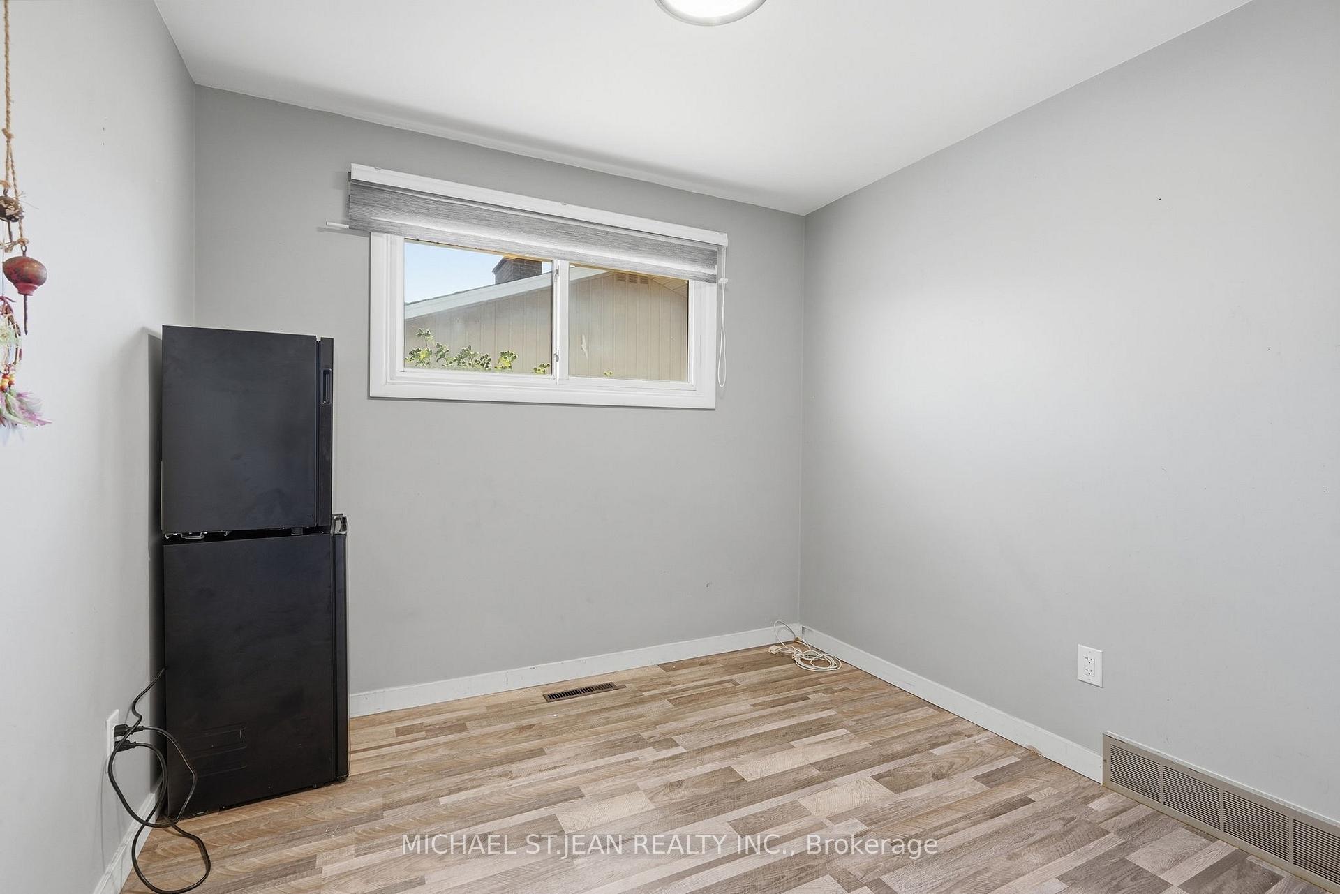Photo 12 of 287 Santone Avenue, Welland, Broadway — HOMEH