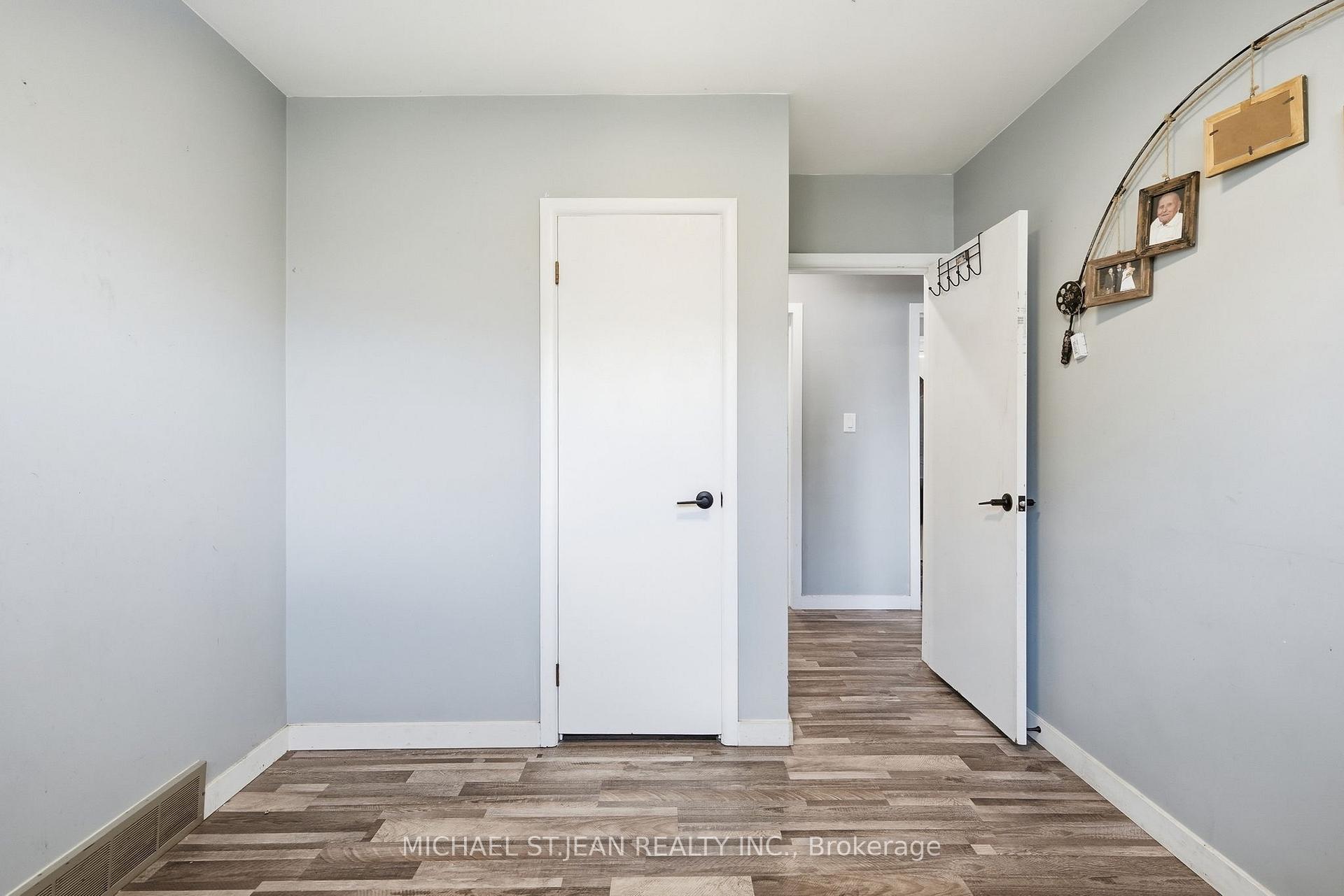 Photo 13 of 287 Santone Avenue, Welland, Broadway — HOMEH