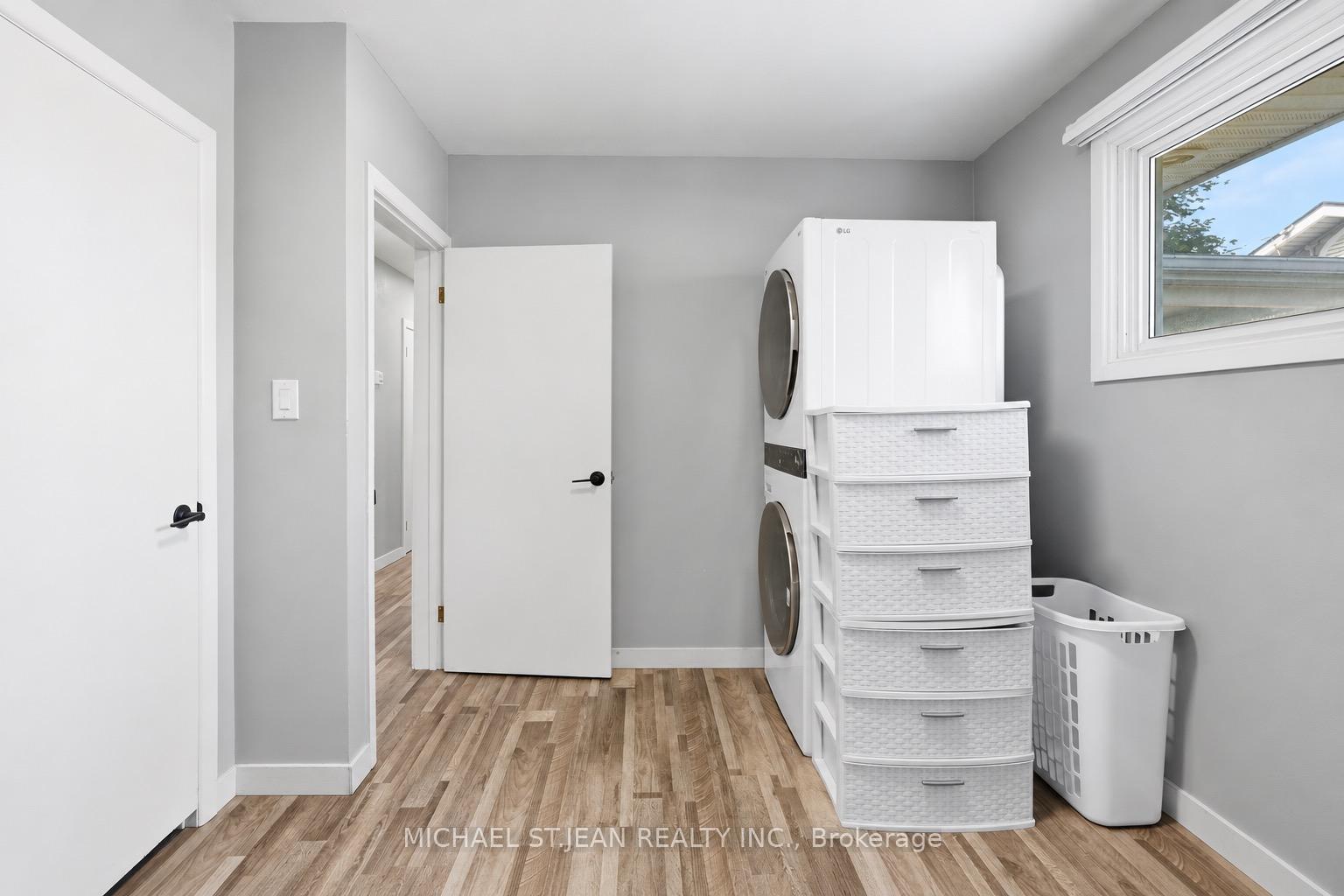 Photo 16 of 287 Santone Avenue, Welland, Broadway — HOMEH