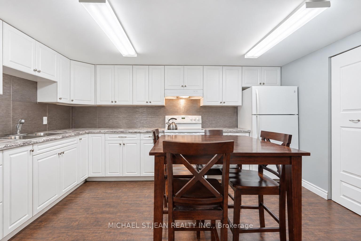 Photo 17 of 287 Santone Avenue, Welland, Broadway — HOMEH