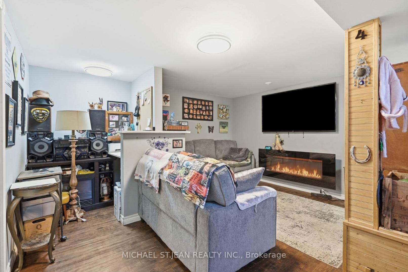 Photo 20 of 287 Santone Avenue, Welland, Broadway — HOMEH