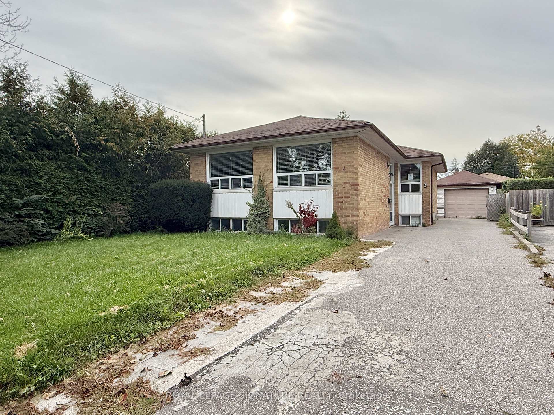 Photo 2 of 4 Wantanopa Crescent, Scarborough, Woburn — HOMEH