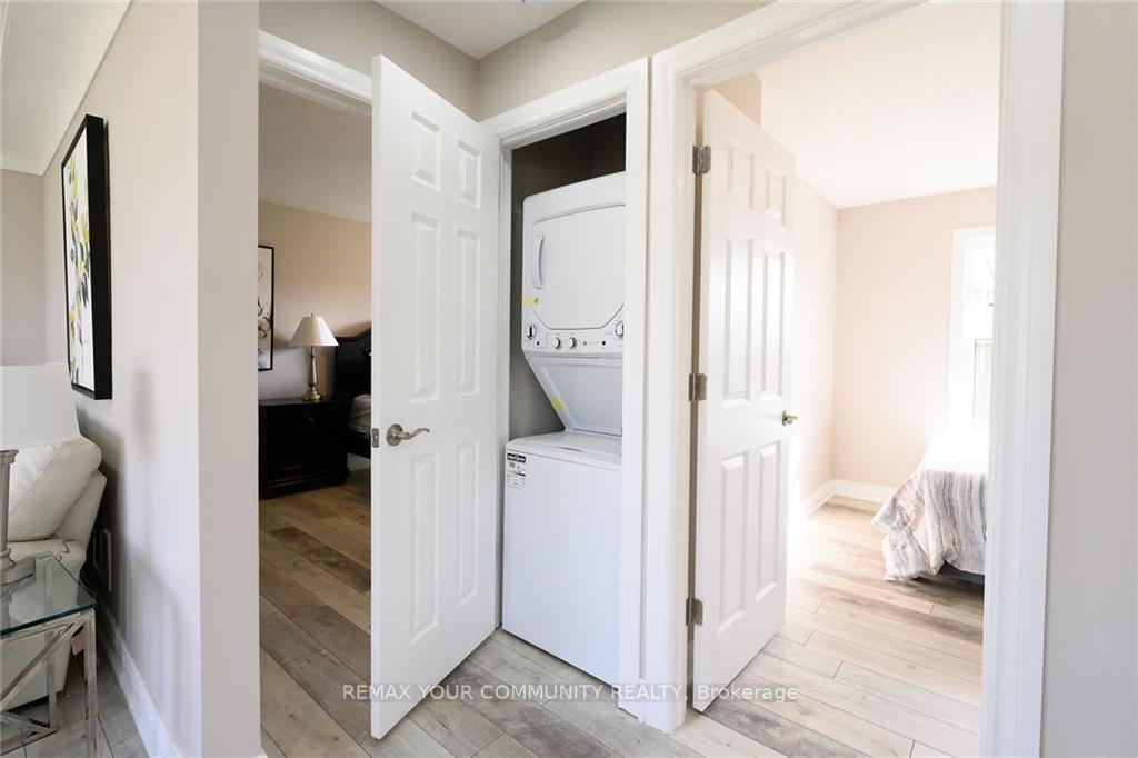 Photo 15 of Unit Upper, 52 Elliott Avenue, Hamilton, Huntington — HOMEH