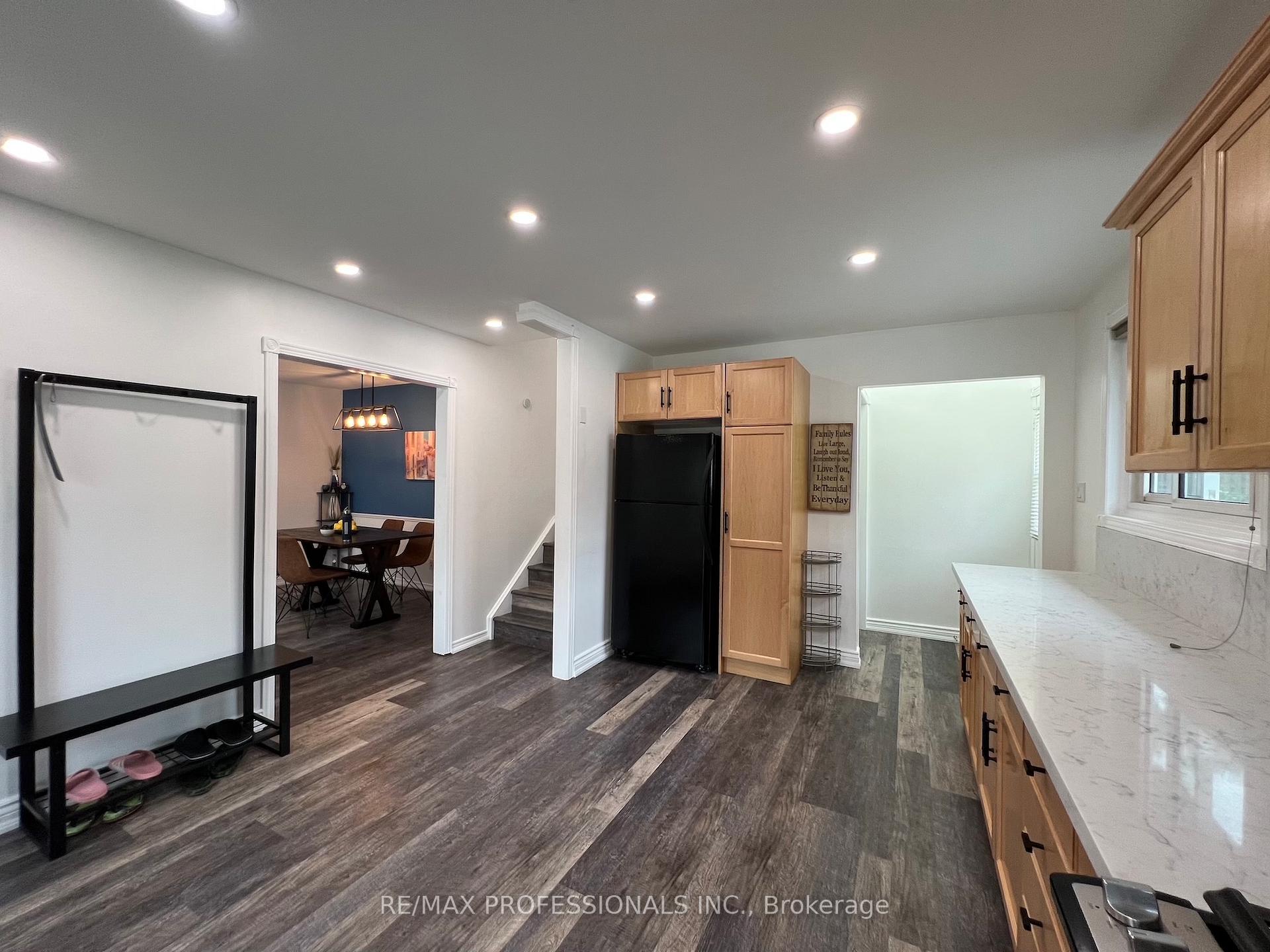 Photo 6 of 373 West Acres Drive, Guelph, Willow West/Sugarbush/West Acres — HOMEH
