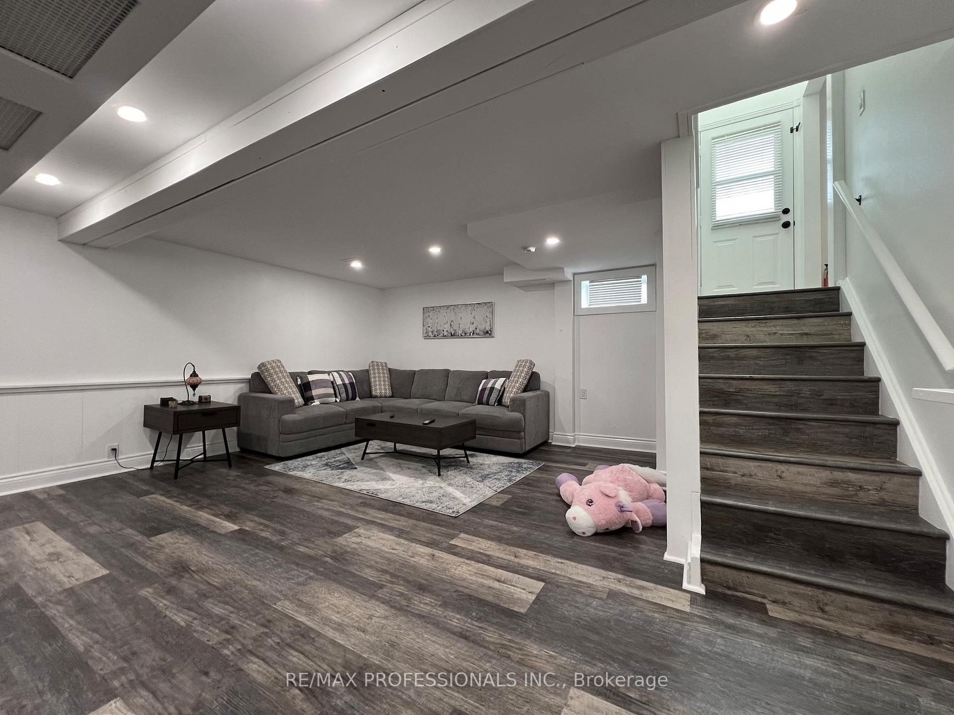 Photo 15 of 373 West Acres Drive, Guelph, Willow West/Sugarbush/West Acres — HOMEH