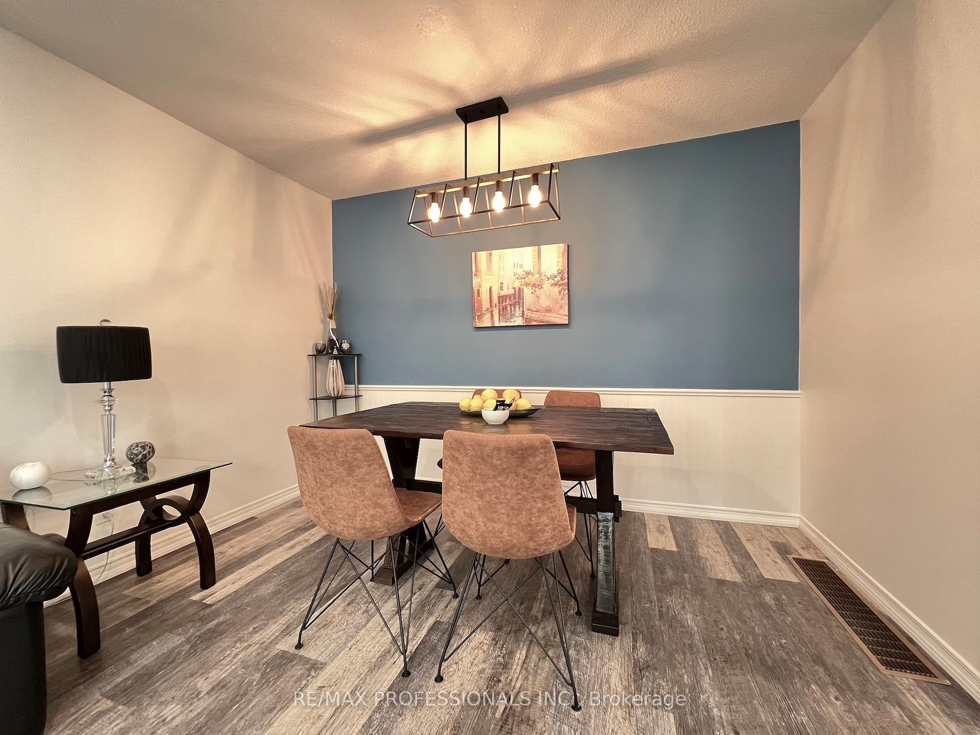 Photo 24 of 373 West Acres Drive, Guelph, Willow West/Sugarbush/West Acres — HOMEH